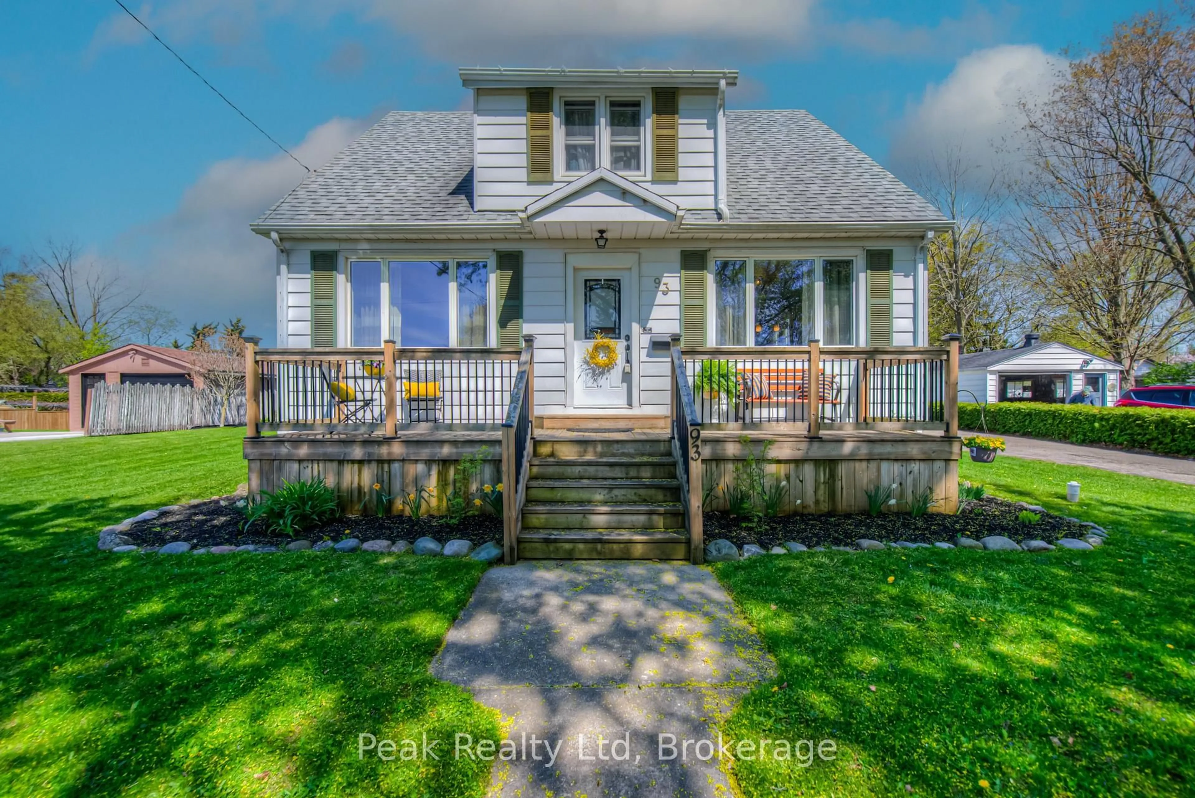 Home with vinyl exterior material, street for 93 Bee St, Woodstock Ontario N4S 3Z2