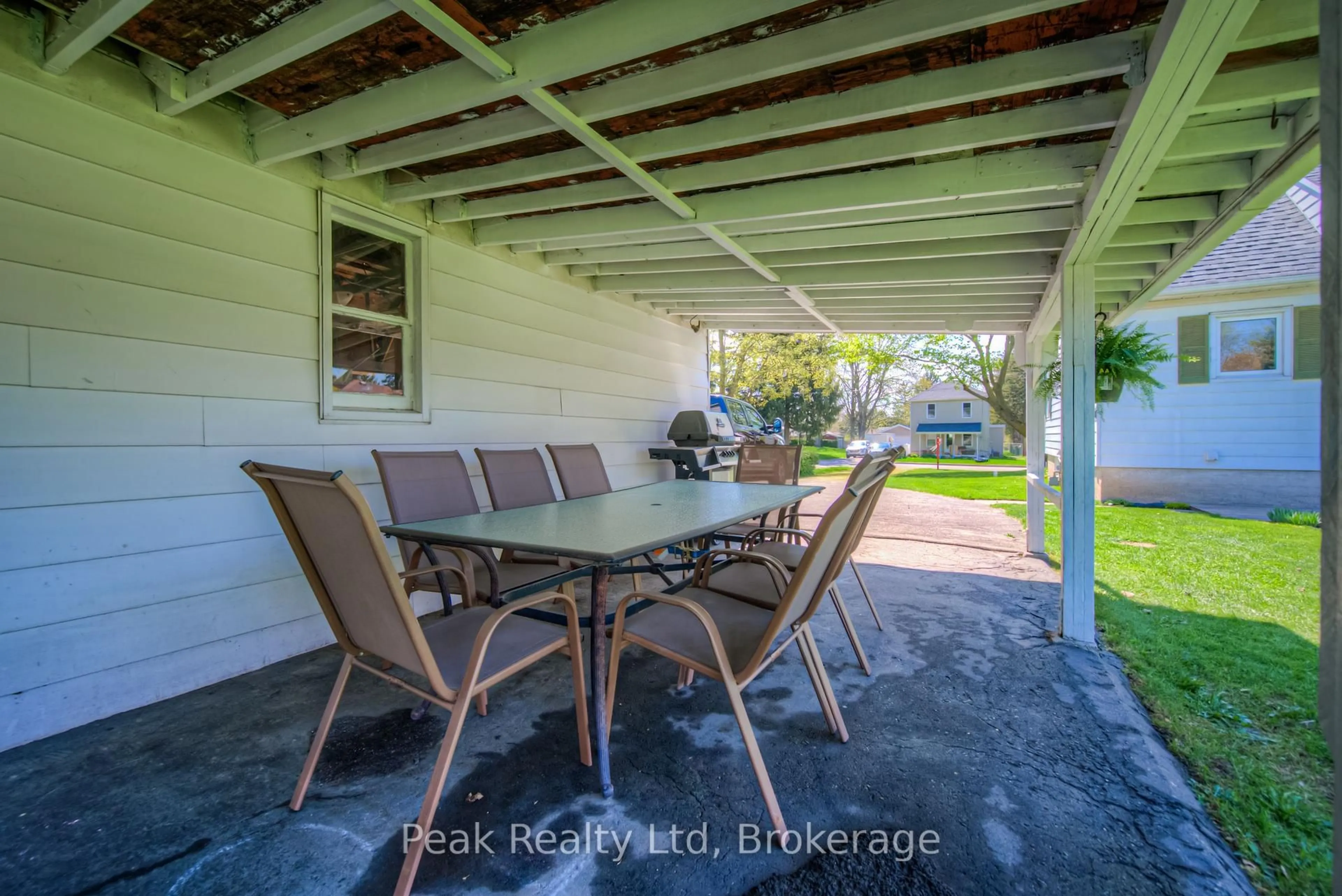Patio, water/lake/river/ocean view for 93 Bee St, Woodstock Ontario N4S 3Z2