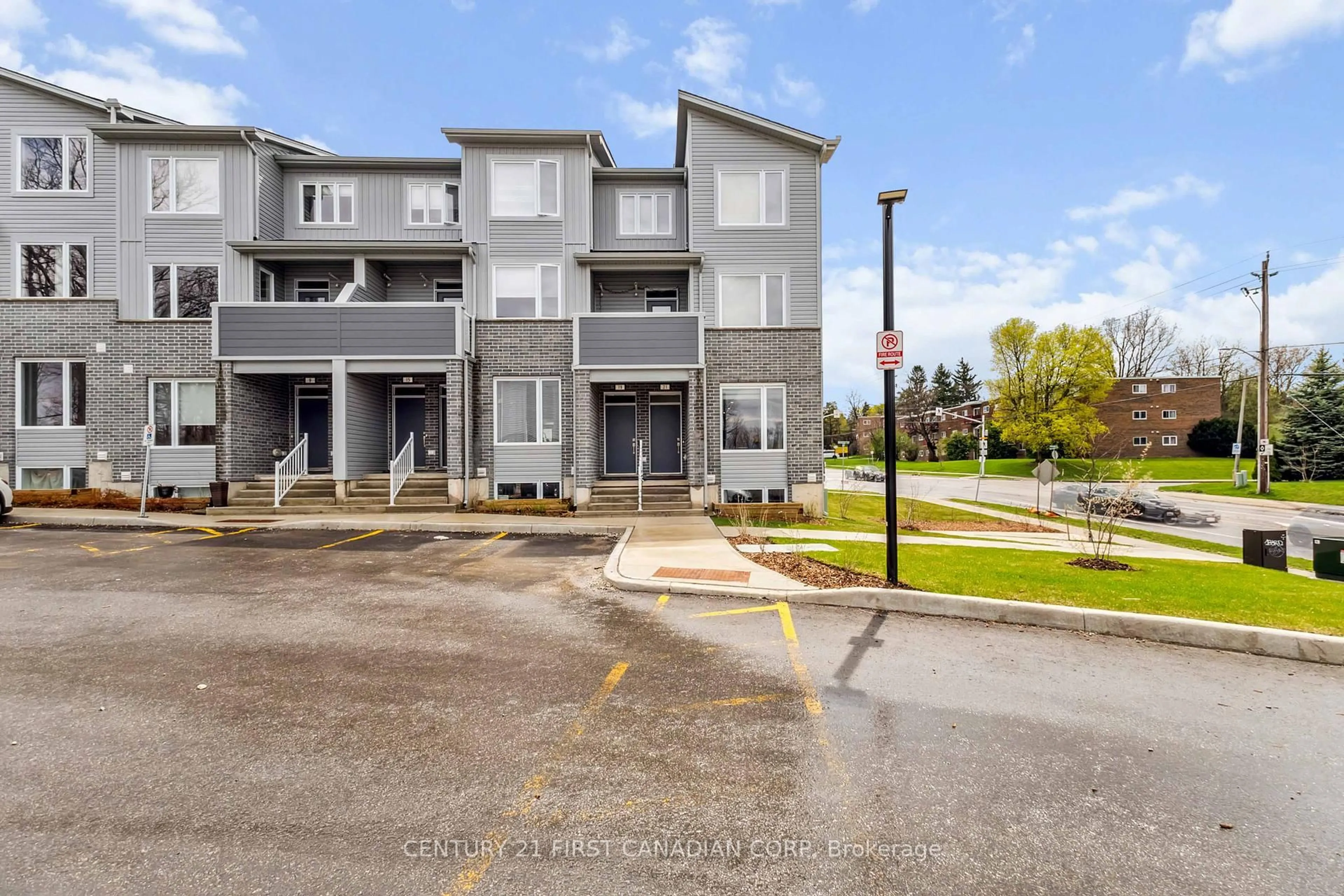 A pic from outside/outdoor area/front of a property/back of a property/a pic from drone, street for 990 DEVERON Cres #21, London South Ontario N5Z 0B7