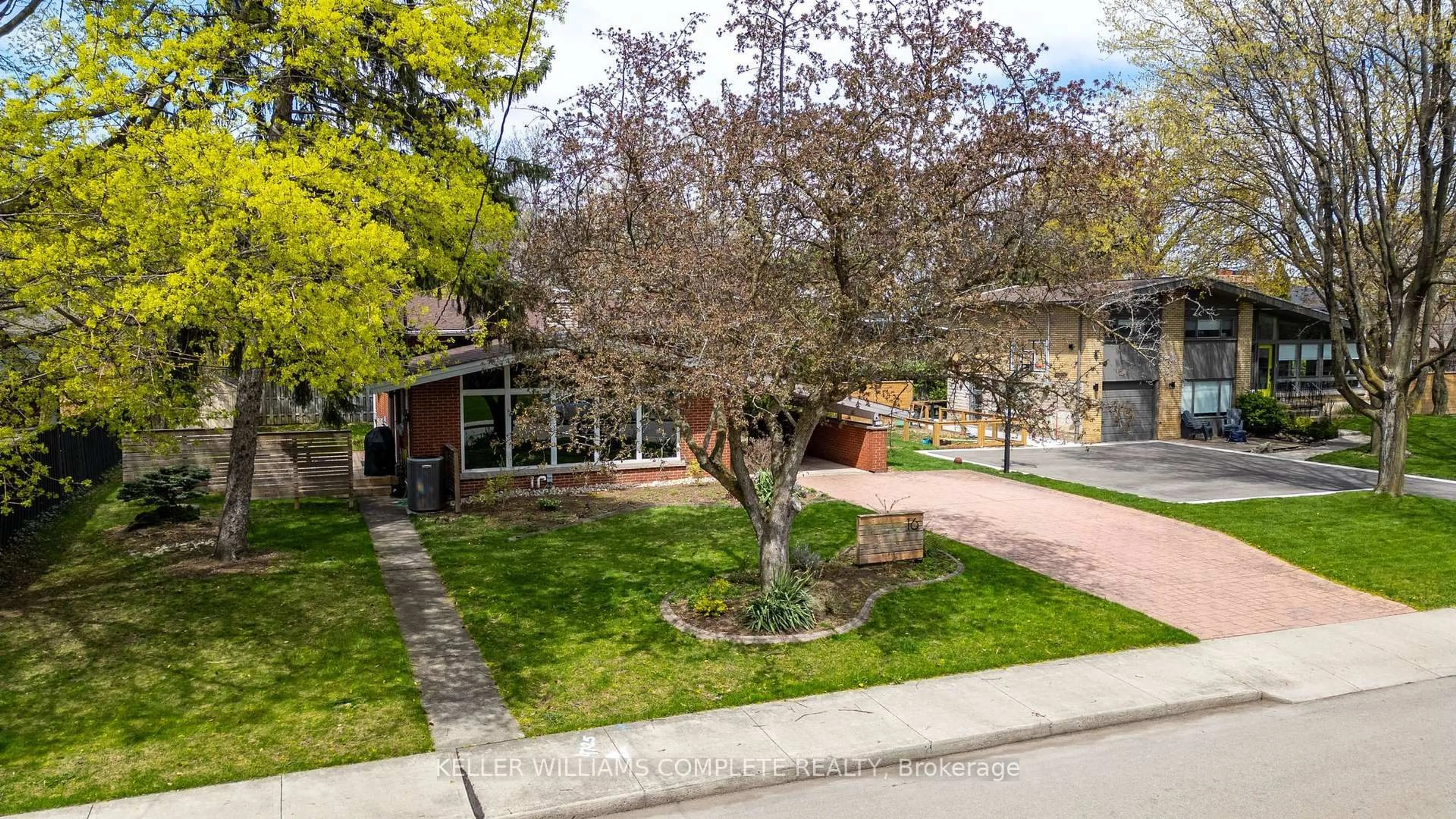 Unknown for 16 West 34th St, Hamilton Ontario L9C 5J9