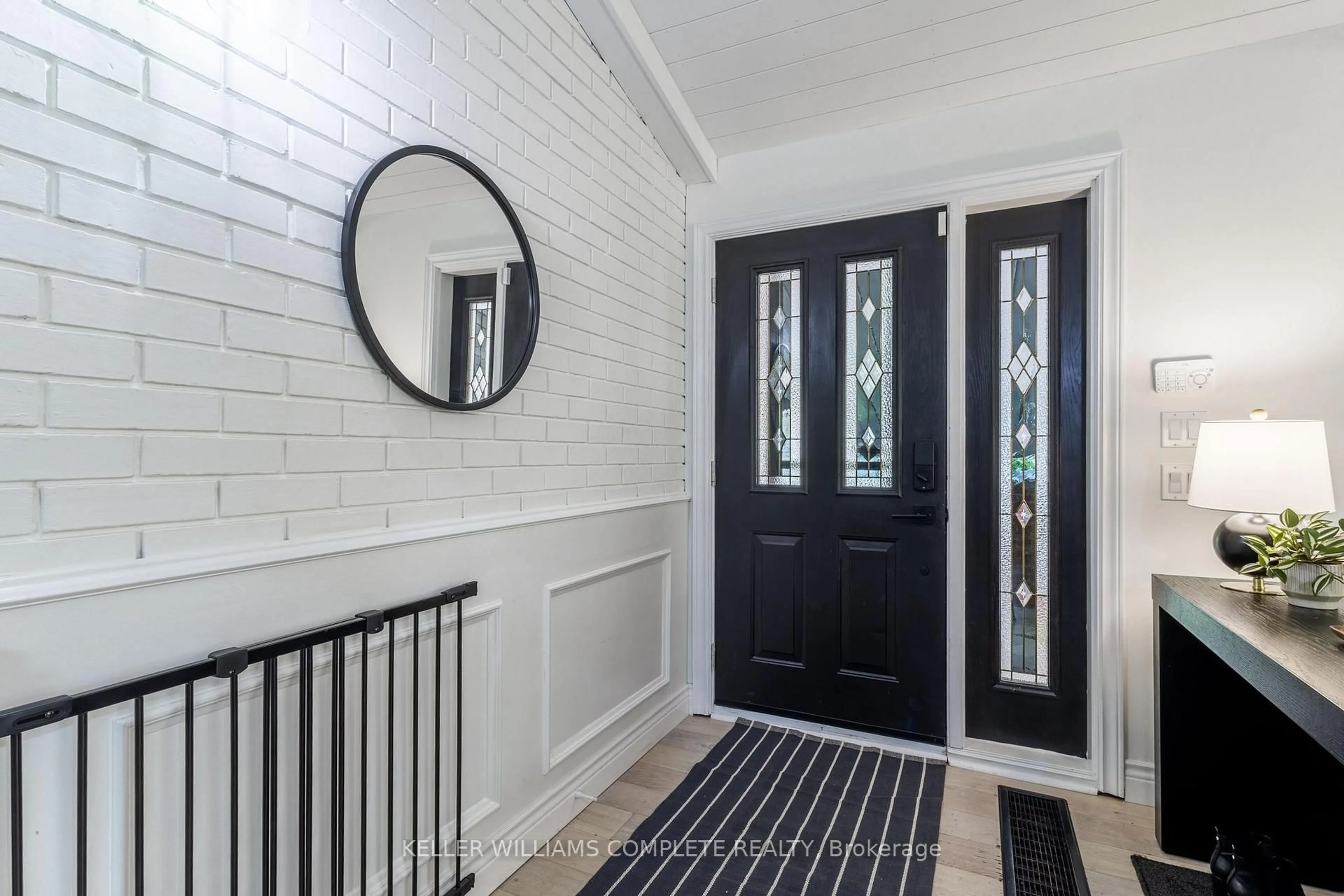 Indoor entryway for 16 West 34th St, Hamilton Ontario L9C 5J9