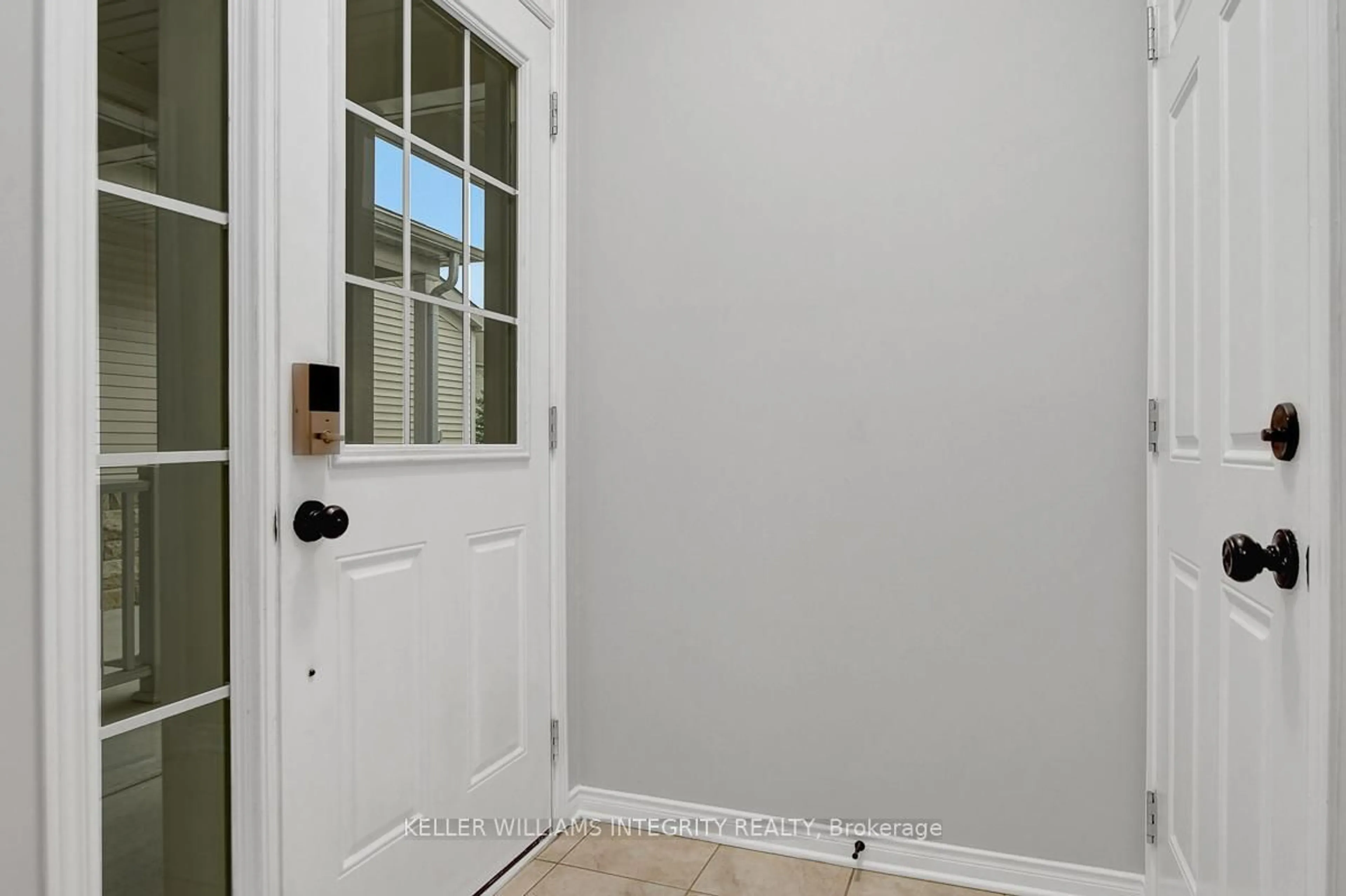 Indoor entryway for 865 Kennacraig Private, Ottawa Ontario K2J 5T6