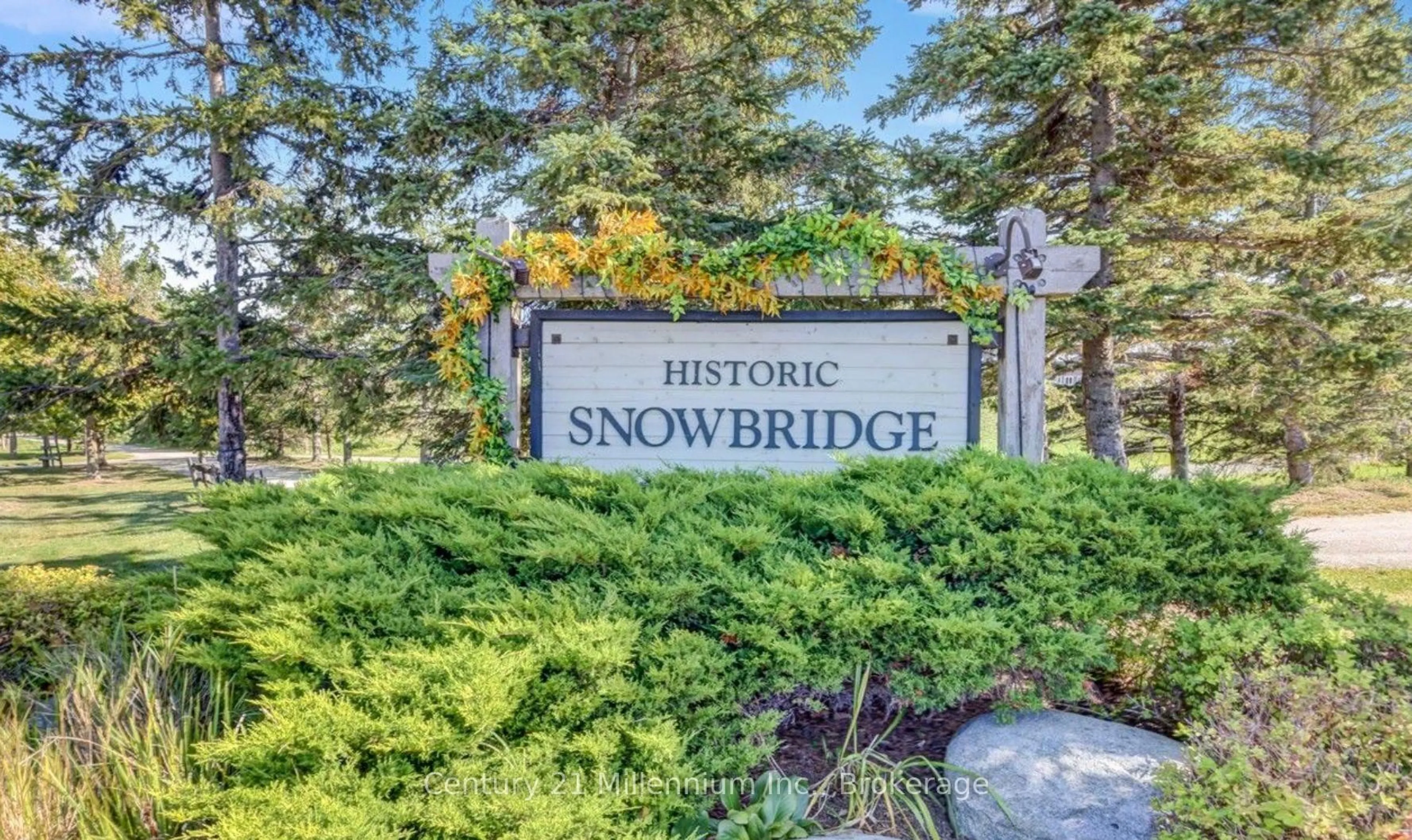 Indoor foyer for 171 Snowbridge Way #26, Blue Mountains Ontario L9Y 0V1