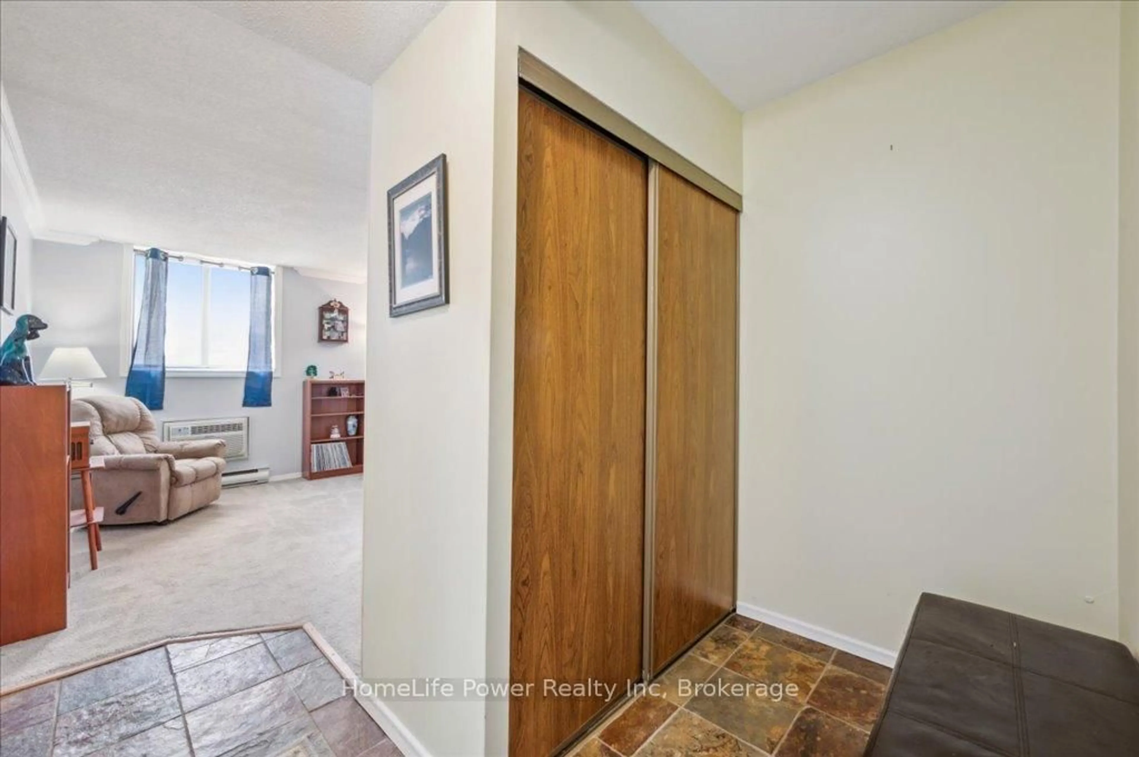 Indoor entryway for 93 Westwood Rd #307, Guelph Ontario N1H 7J7