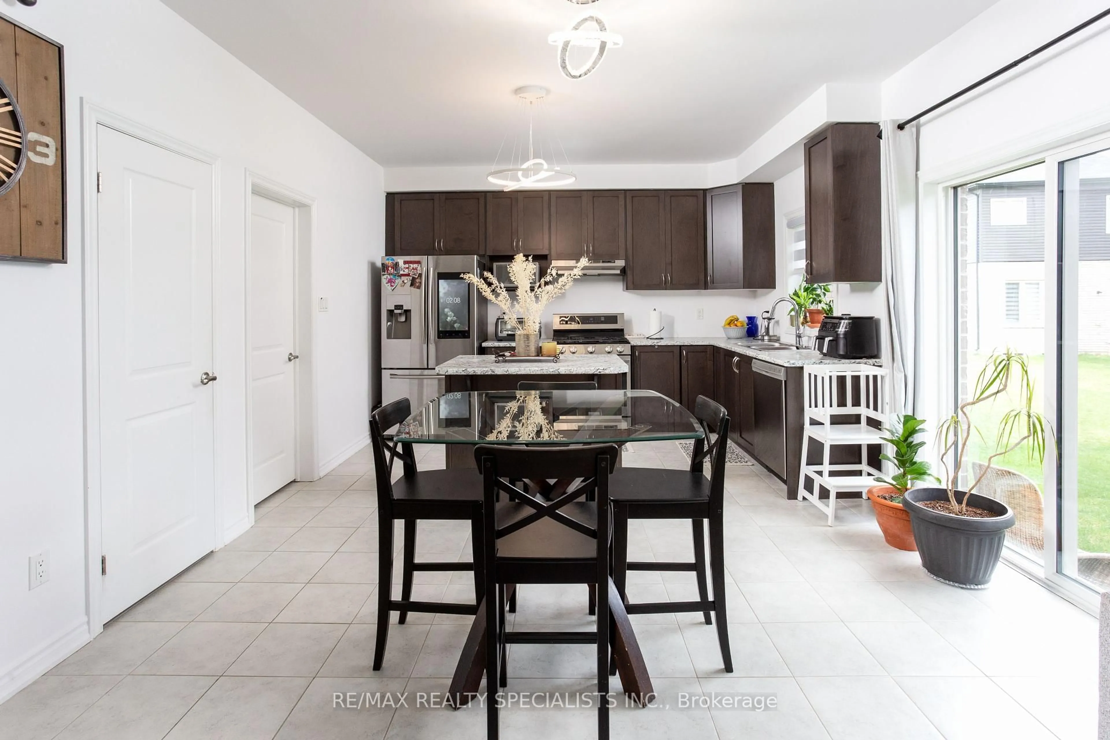 Open concept kitchen, ceramic/tile floor for 56 Stauffer Rd, Brantford Ontario N3V 0B4