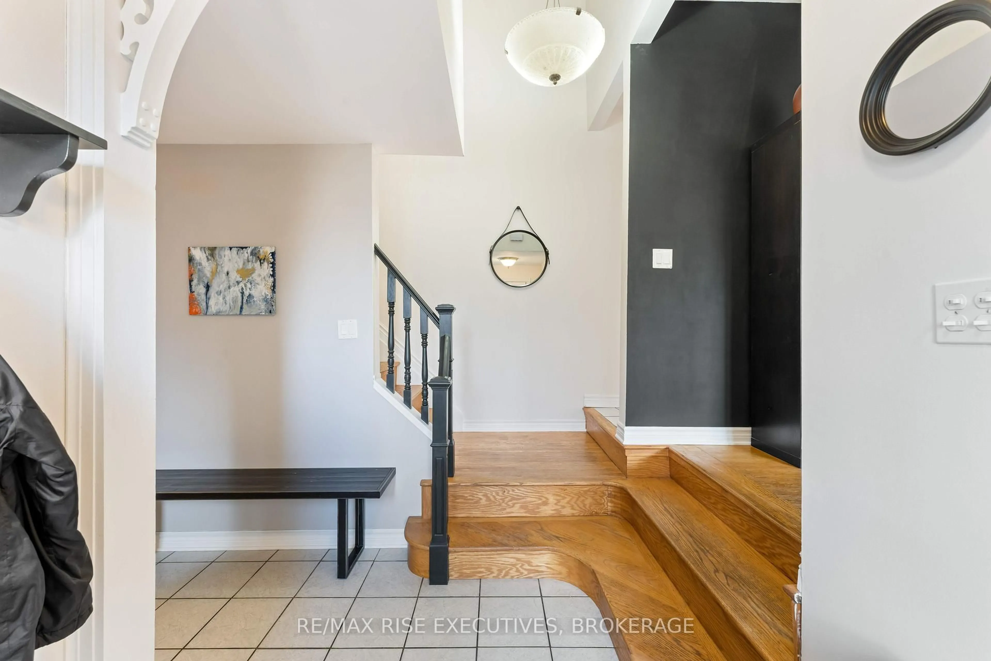 Indoor entryway for 883 Percy Cres, Kingston Ontario K7M 4P3