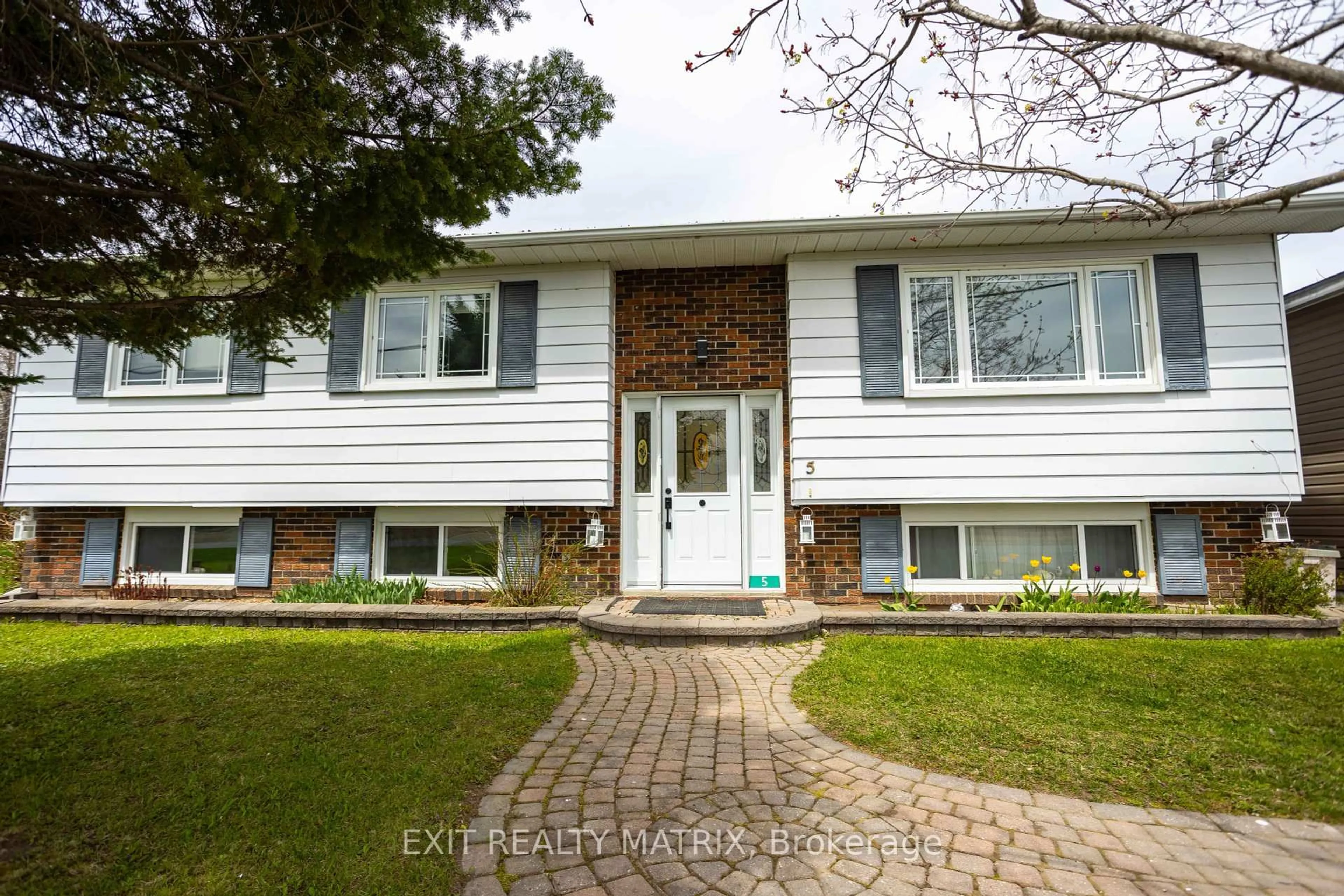 Home with vinyl exterior material, street for 5 Crysler Station Rd, North Stormont Ontario K0A 1R0