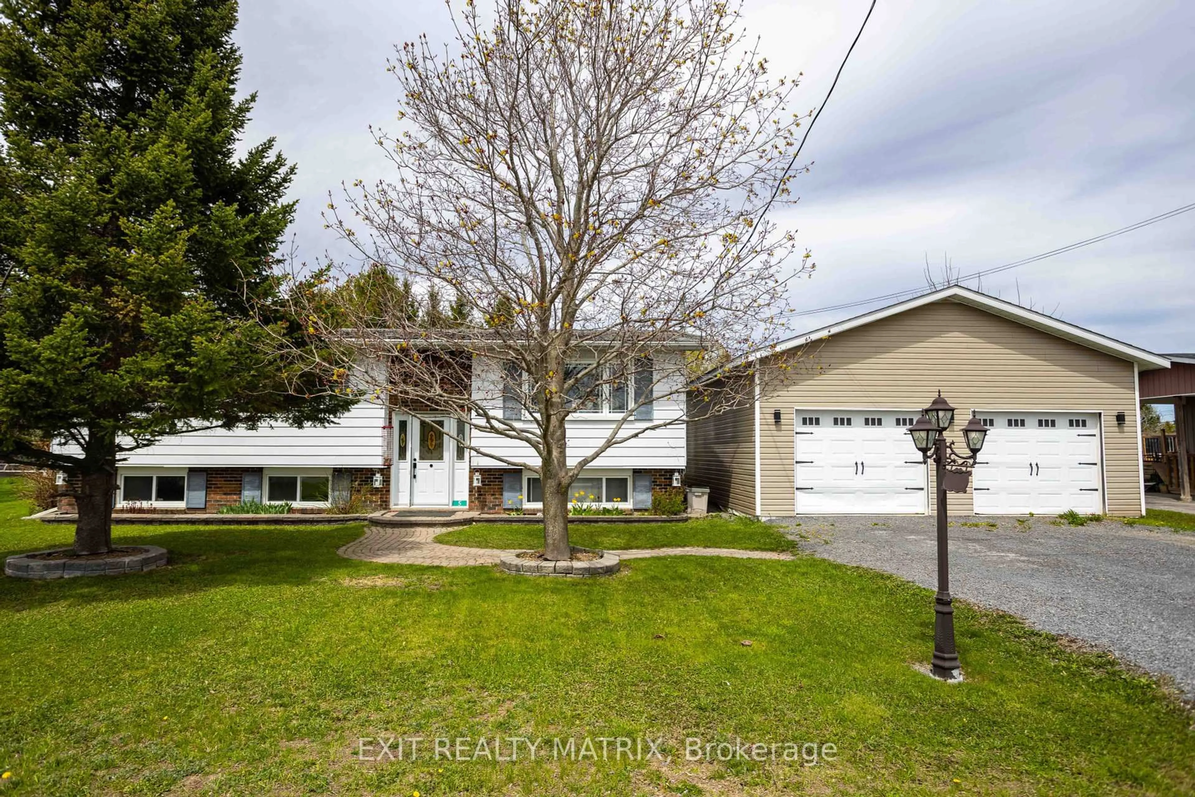 A pic from outside/outdoor area/front of a property/back of a property/a pic from drone, street for 5 Crysler Station Rd, North Stormont Ontario K0A 1R0