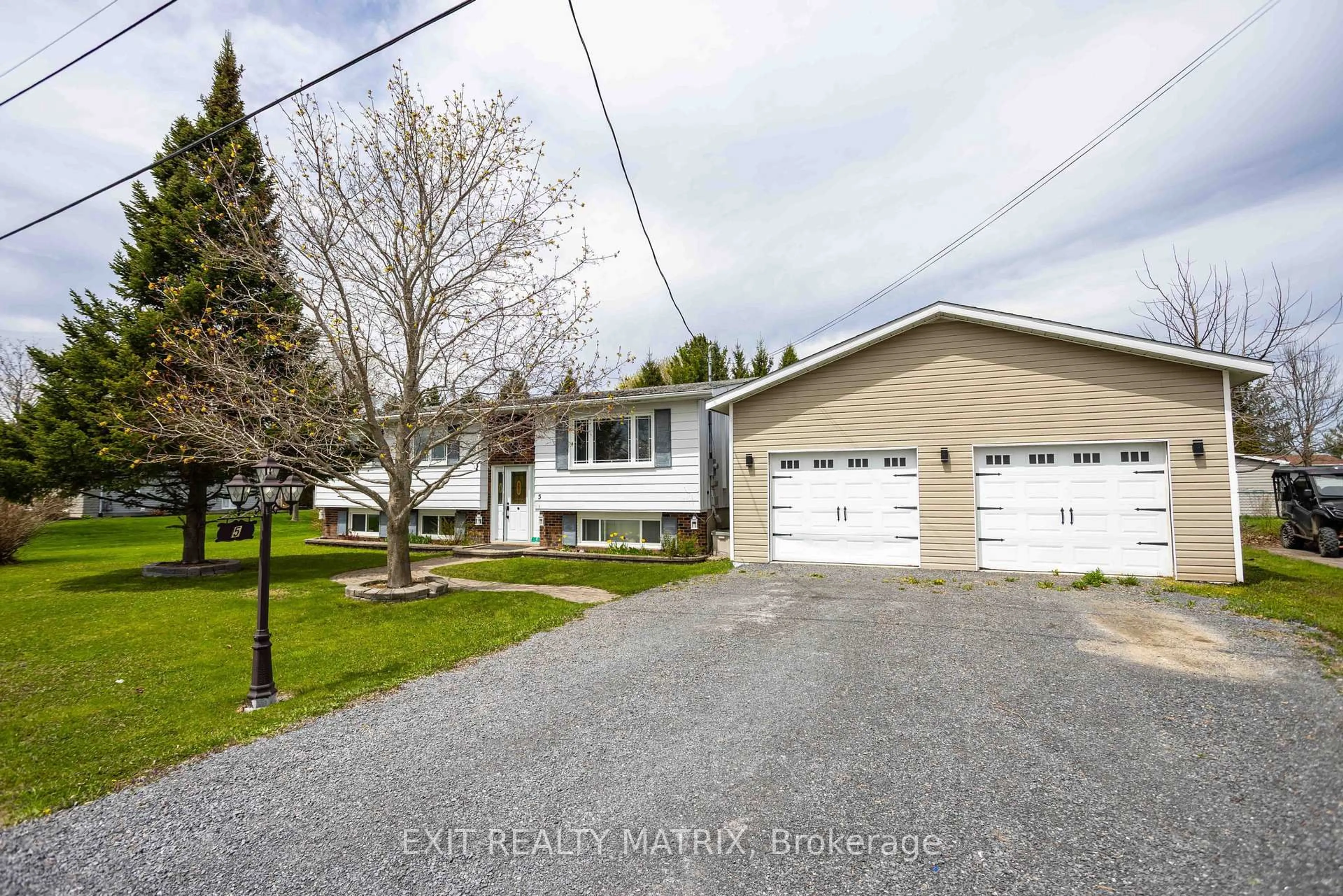 A pic from outside/outdoor area/front of a property/back of a property/a pic from drone, street for 5 Crysler Station Rd, North Stormont Ontario K0A 1R0