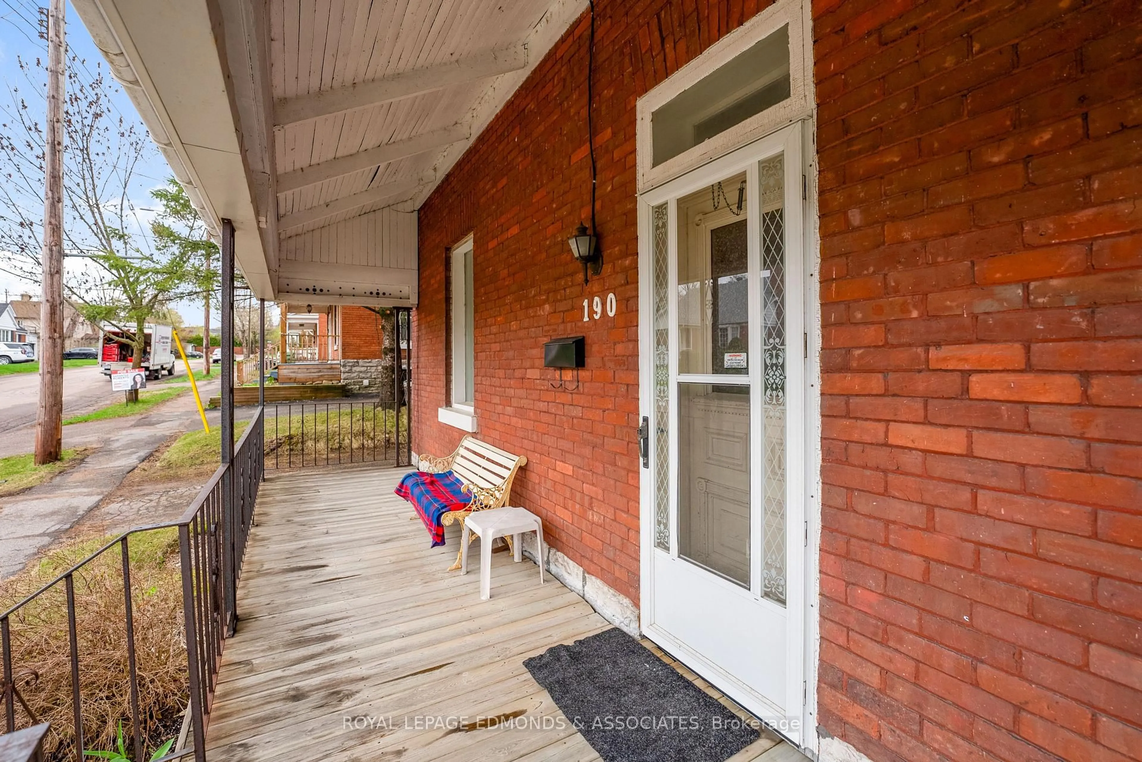 Patio, street for 190 Mcallister St, Pembroke Ontario K8A 3G2