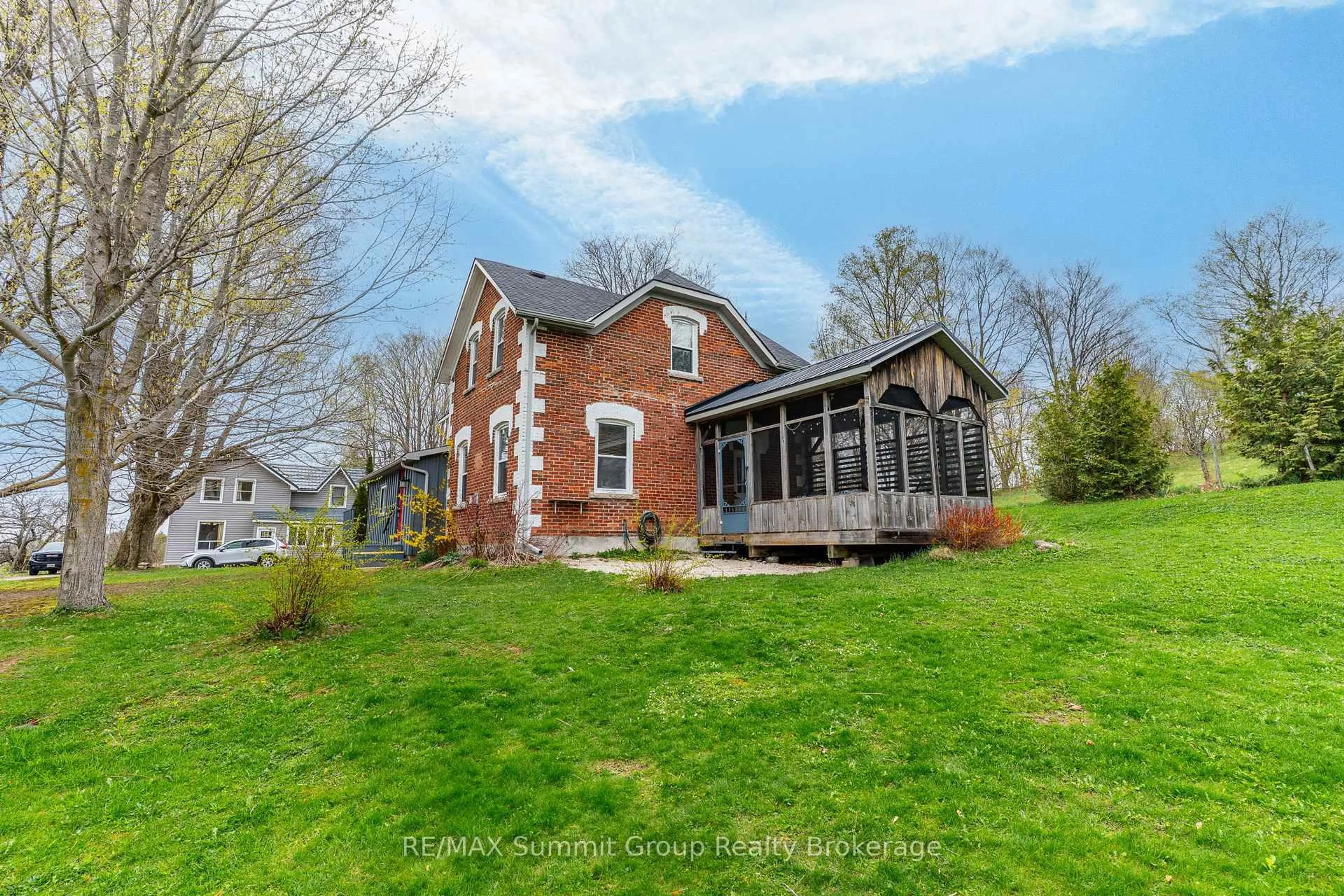 A pic from outside/outdoor area/front of a property/back of a property/a pic from drone, unknown for 18 Mary St, Grey Highlands Ontario N0C 1E0