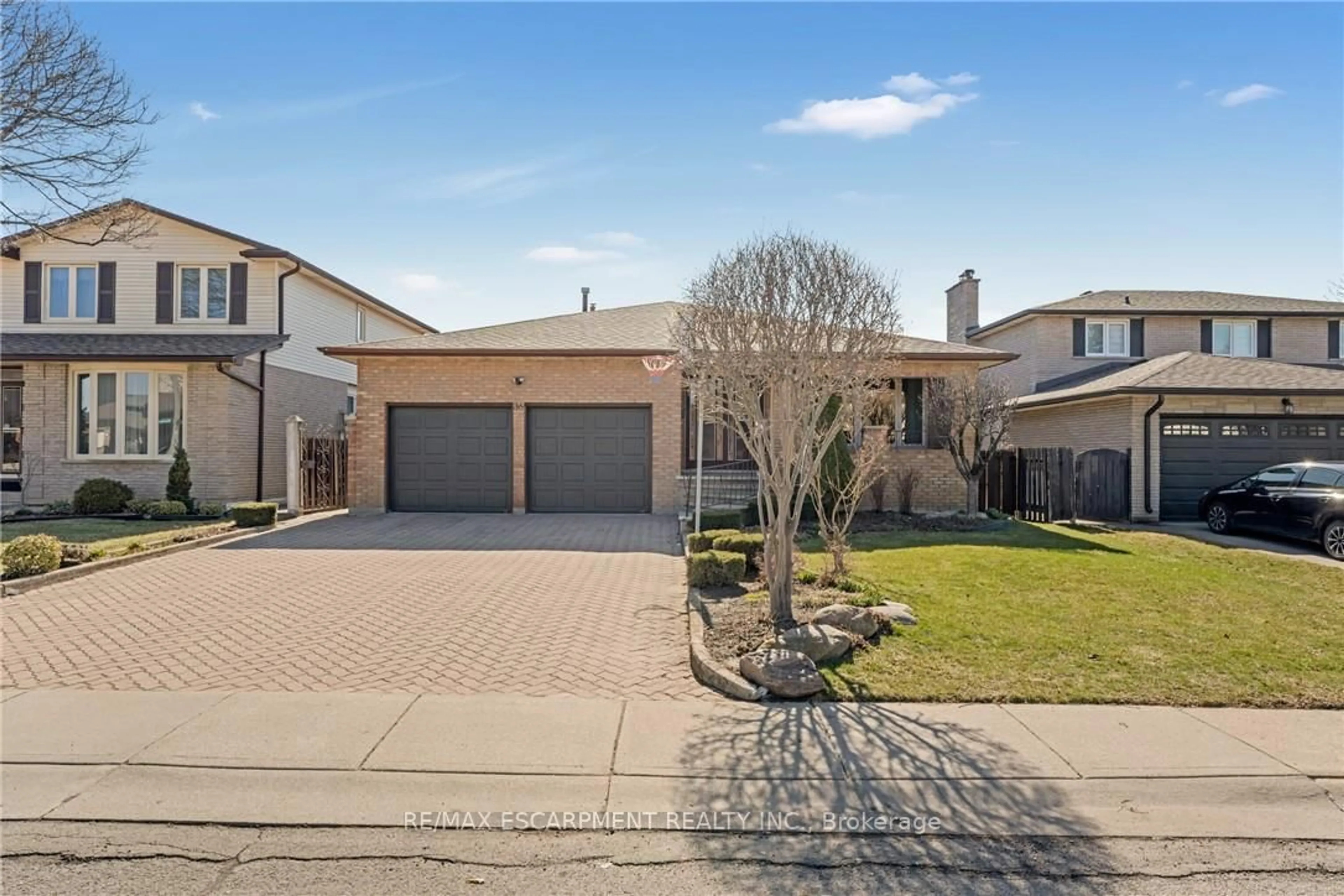 A pic from outside/outdoor area/front of a property/back of a property/a pic from drone, street for 36 Skylark Dr, Hamilton Ontario L9A 4Y2