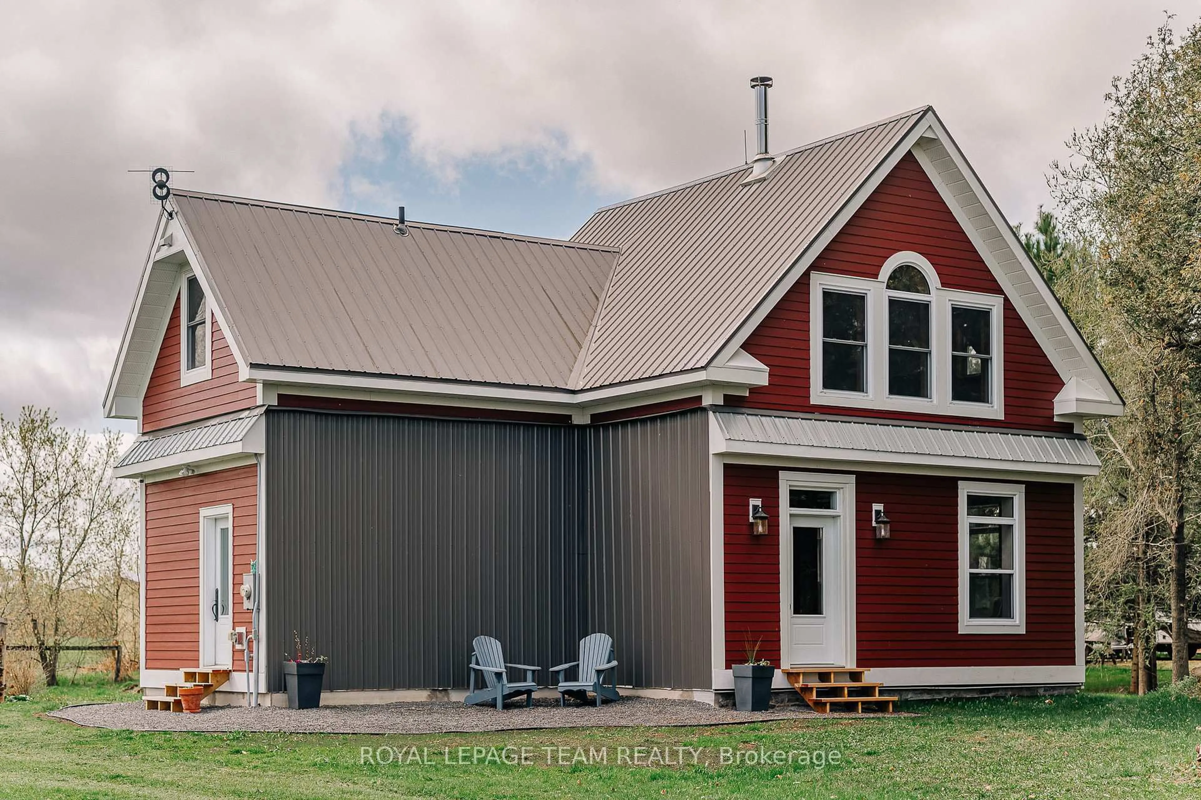 Home with vinyl exterior material, street for 2170 River Rd, North Grenville Ontario K0G 1J0