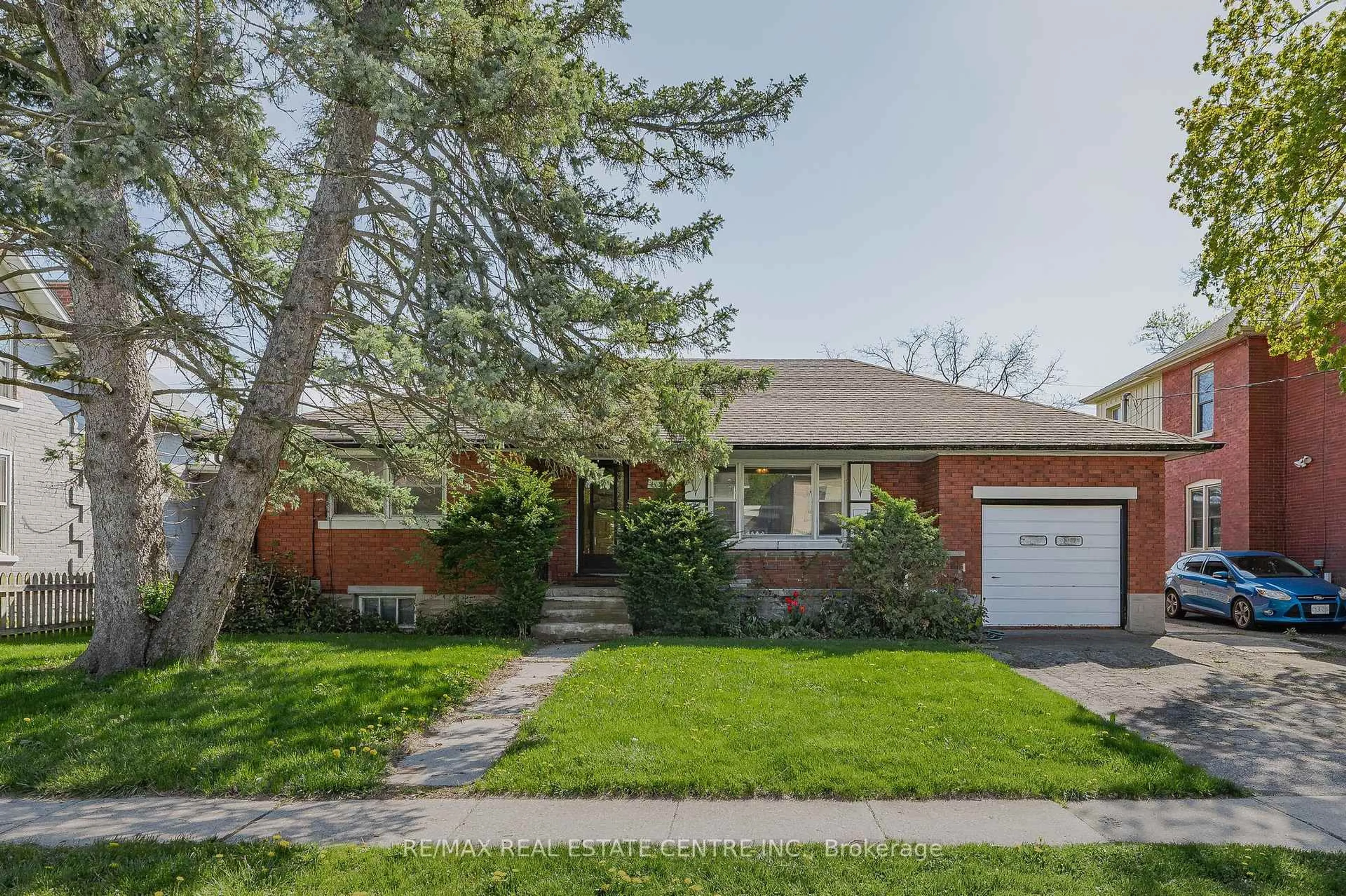 Home with brick exterior material, street for 413 Middle St, Cambridge Ontario N3H 3Z7