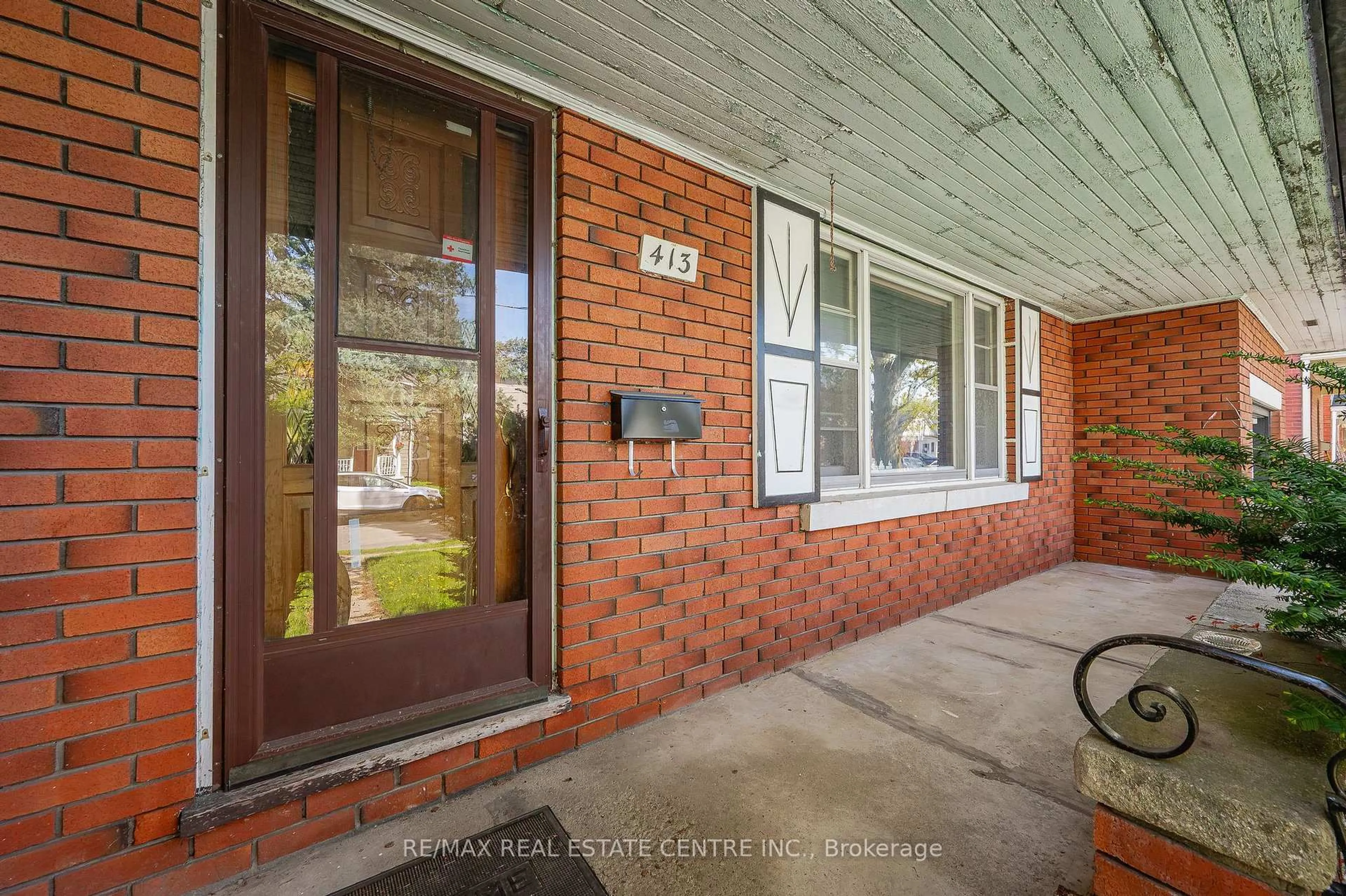Unknown for 413 Middle St, Cambridge Ontario N3H 3Z7