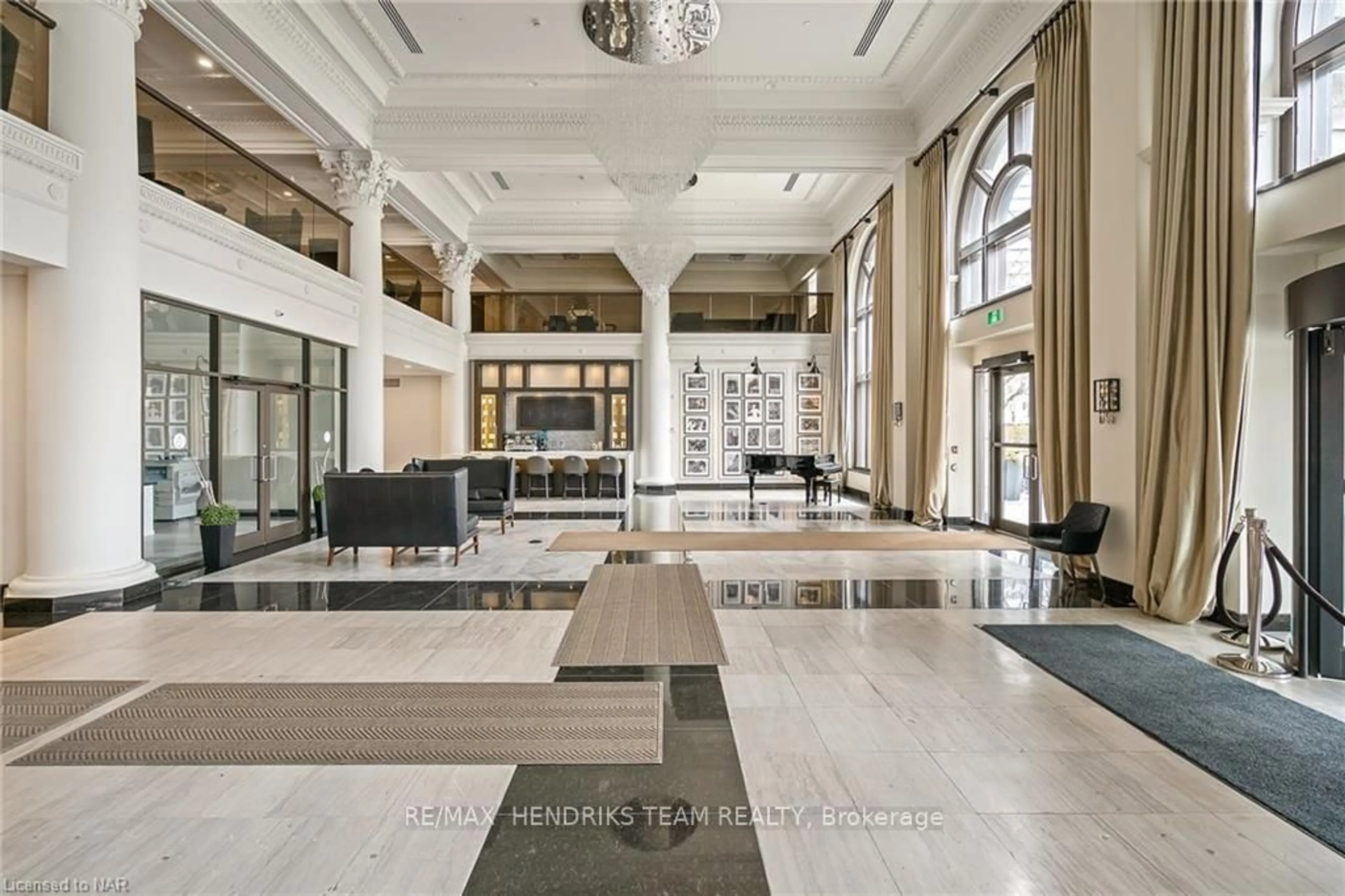 Lobby for 112 KING St #LPH10, Hamilton Ontario L8N 1A8