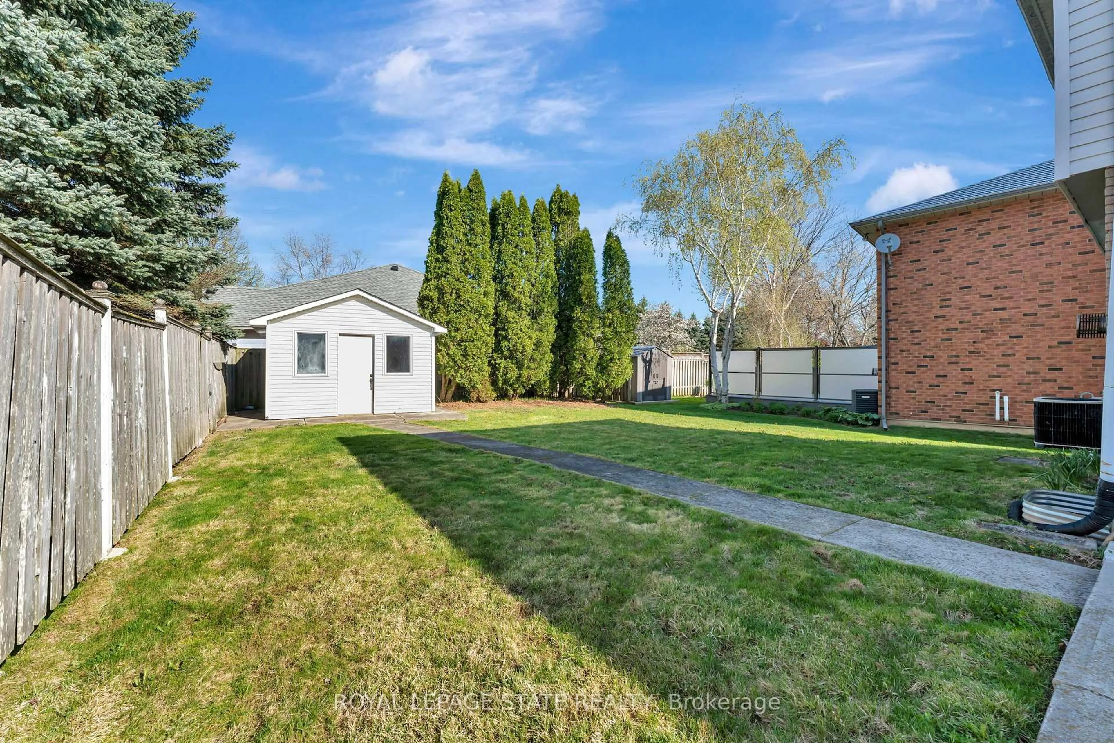 A pic from outside/outdoor area/front of a property/back of a property/a pic from drone, street for 60 Kitty Murray Lane, Hamilton Ontario L9K 1K8