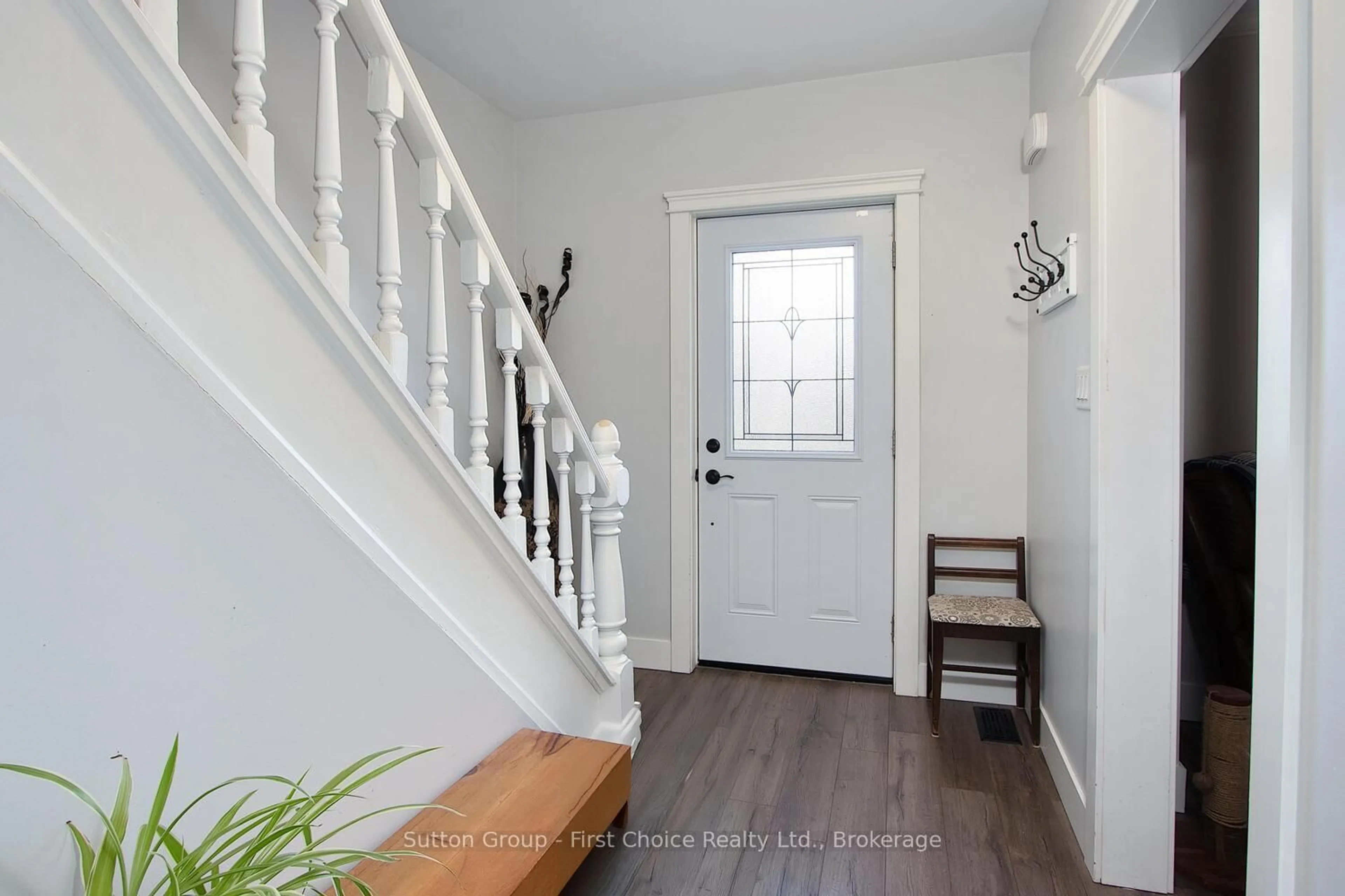Indoor entryway for 373 Brunswick St, Stratford Ontario N5A 3N2
