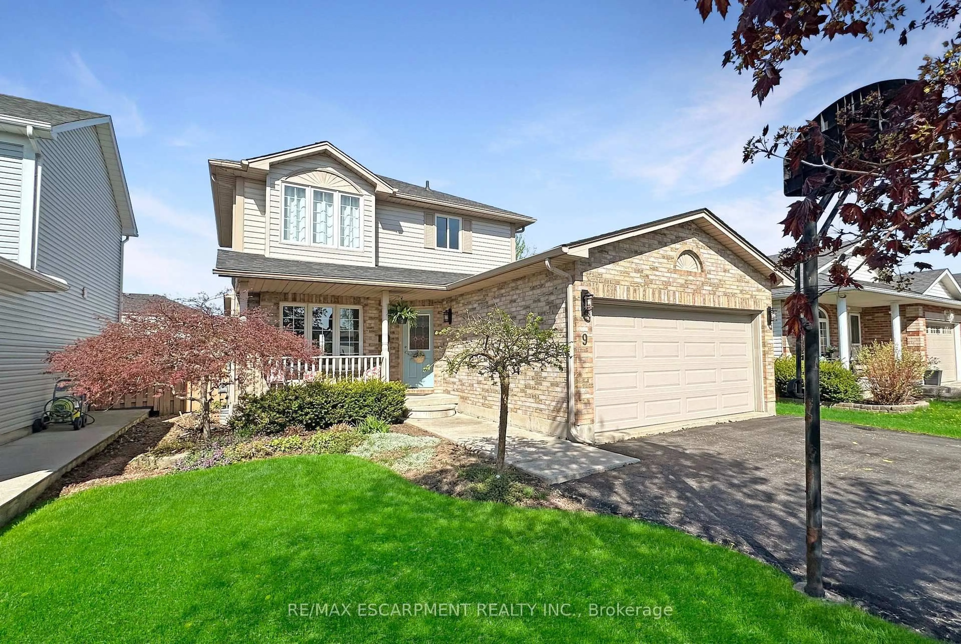 Home with brick exterior material, street for 9 LINDSAY Dr, Haldimand Ontario N3W 2M2