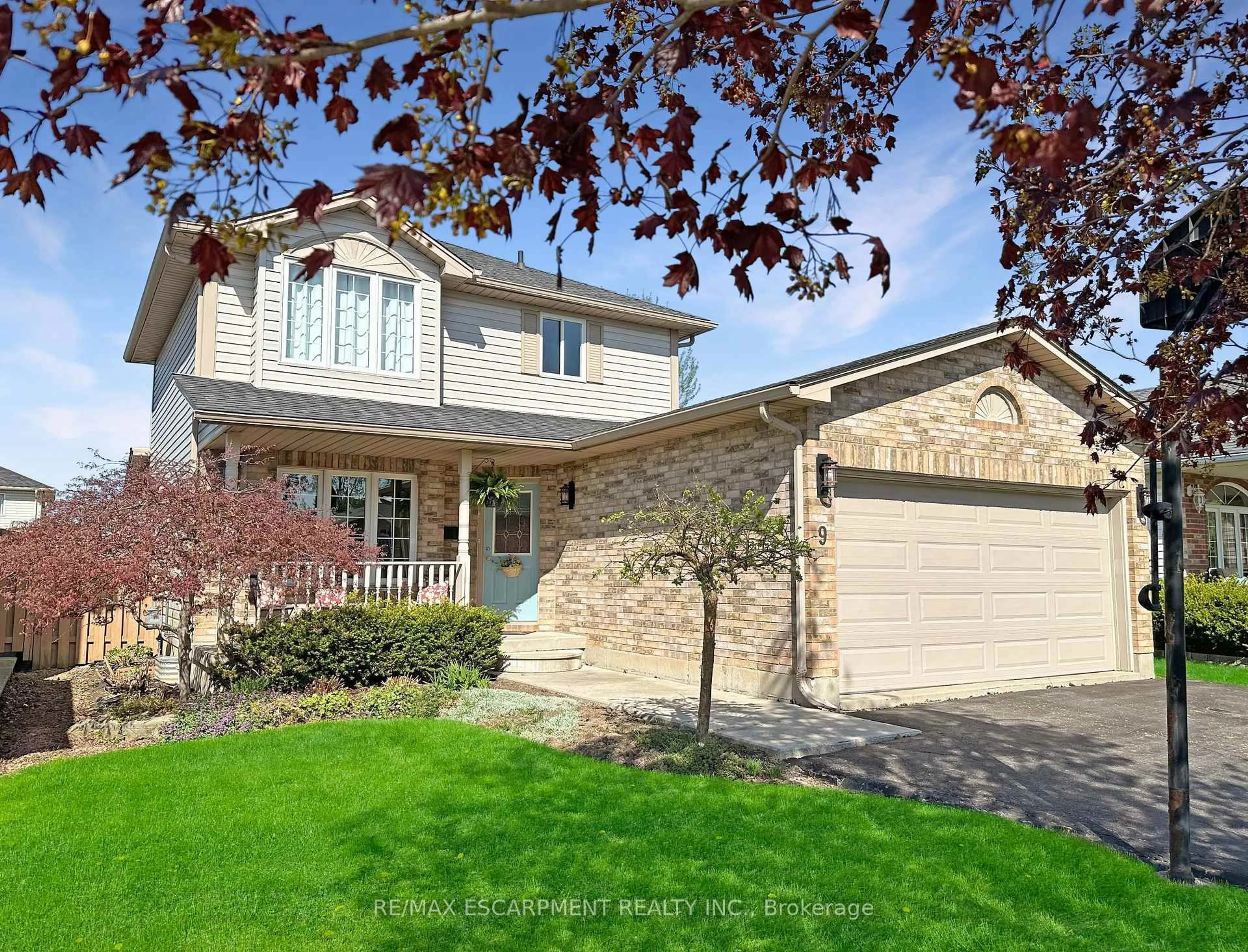 Home with brick exterior material, street for 9 LINDSAY Dr, Haldimand Ontario N3W 2M2