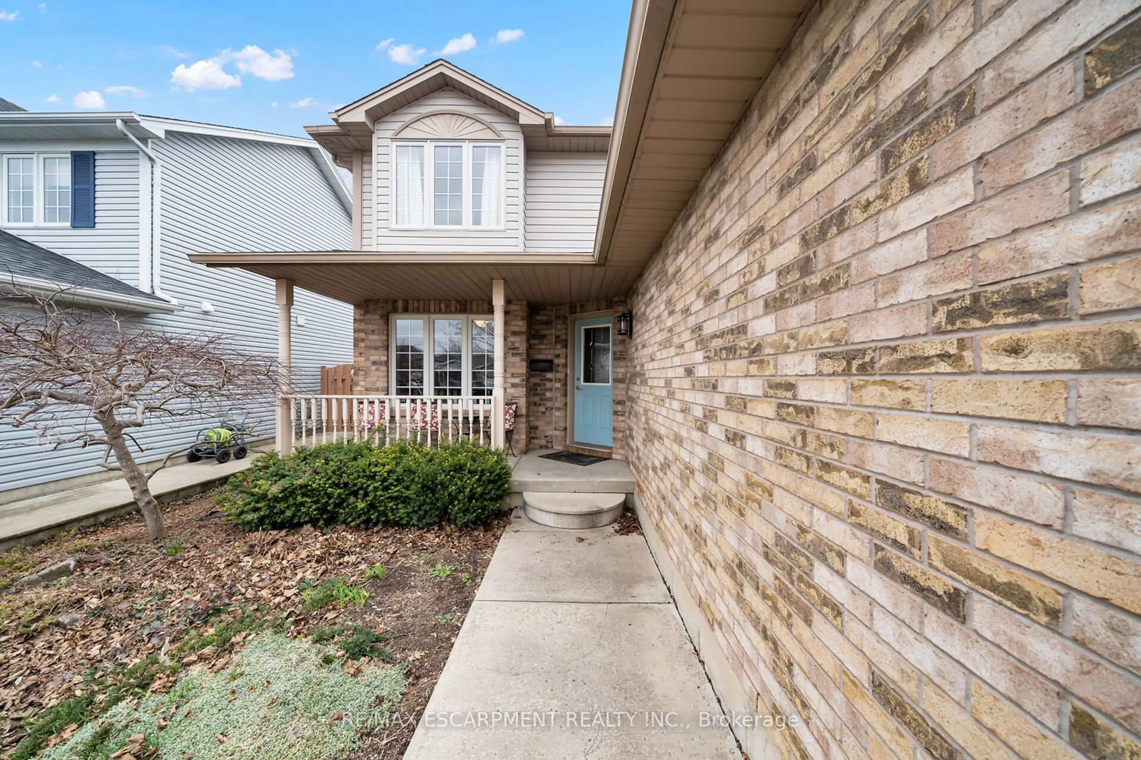 Home with brick exterior material, street for 9 LINDSAY Dr, Haldimand Ontario N3W 2M2