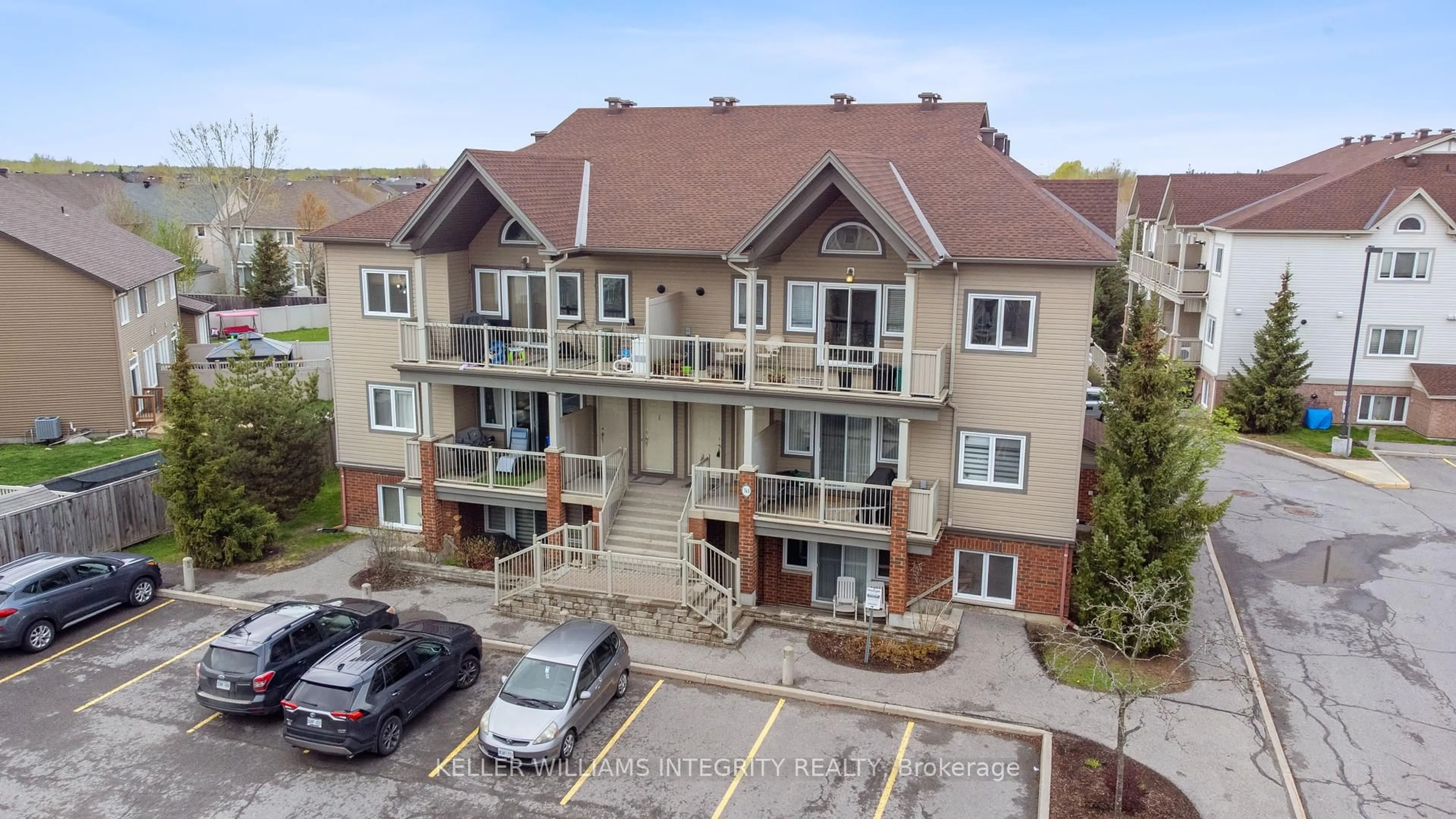 A pic from outside/outdoor area/front of a property/back of a property/a pic from drone, building for 763 Cedar Creek Dr #L, Ottawa Ontario K1T 0B3