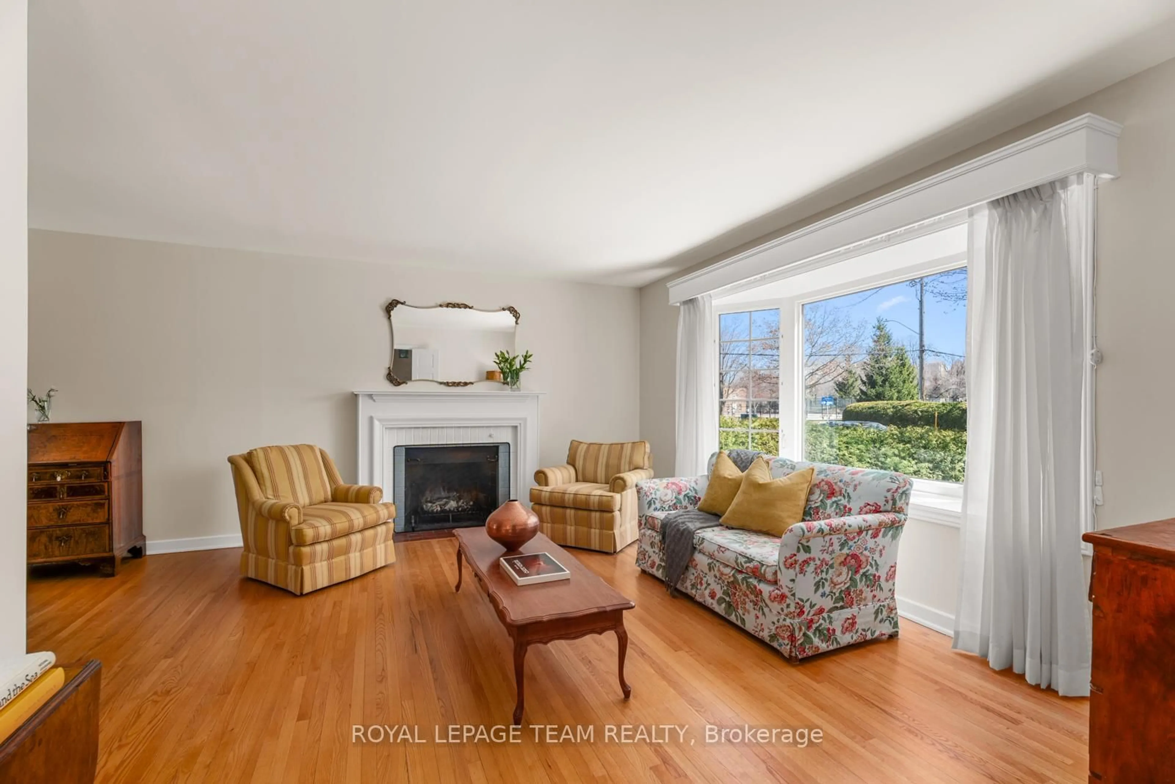 Living room with furniture, unknown for 793 Dunloe Ave, Ottawa Ontario K1K 0K3