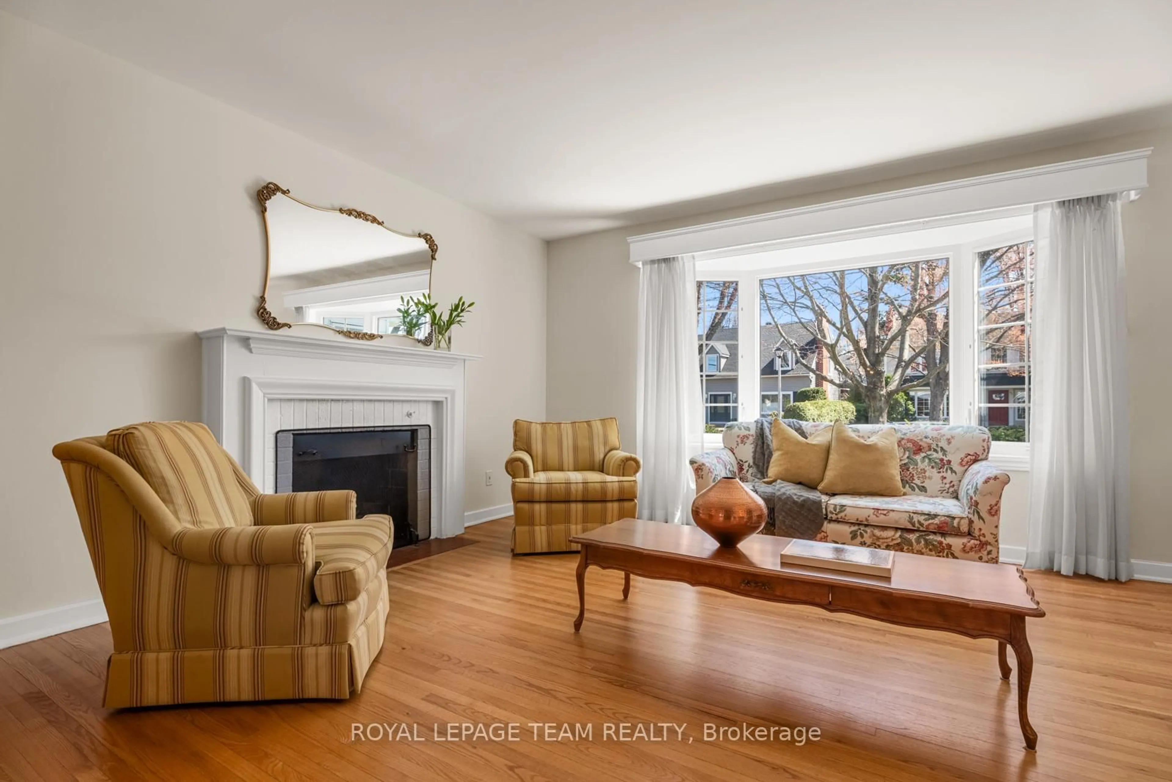 Living room with furniture, unknown for 793 Dunloe Ave, Ottawa Ontario K1K 0K3