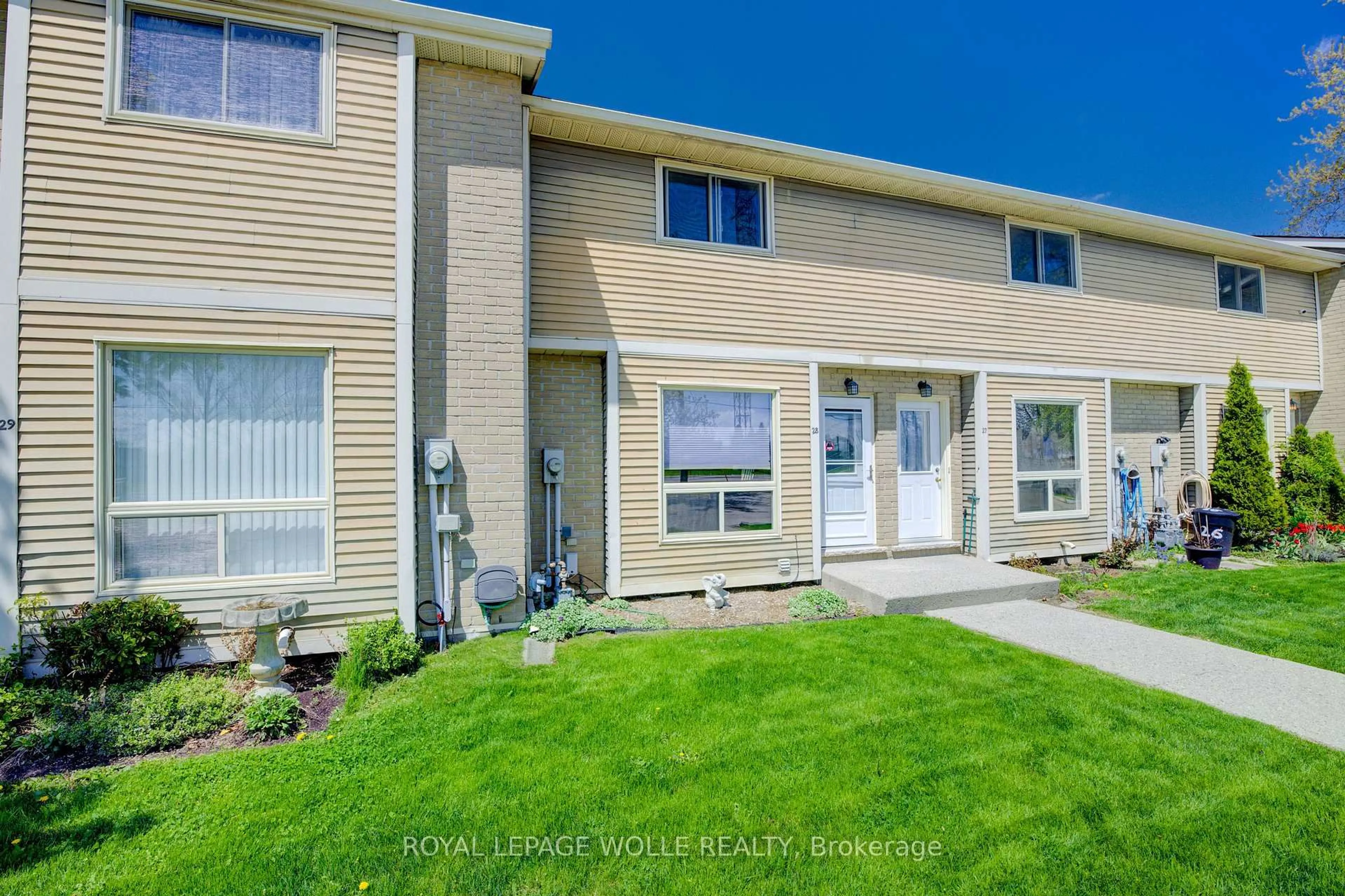 Home with vinyl exterior material, unknown for 879 Parkinson Rd #28, Woodstock Ontario N4S 8S7