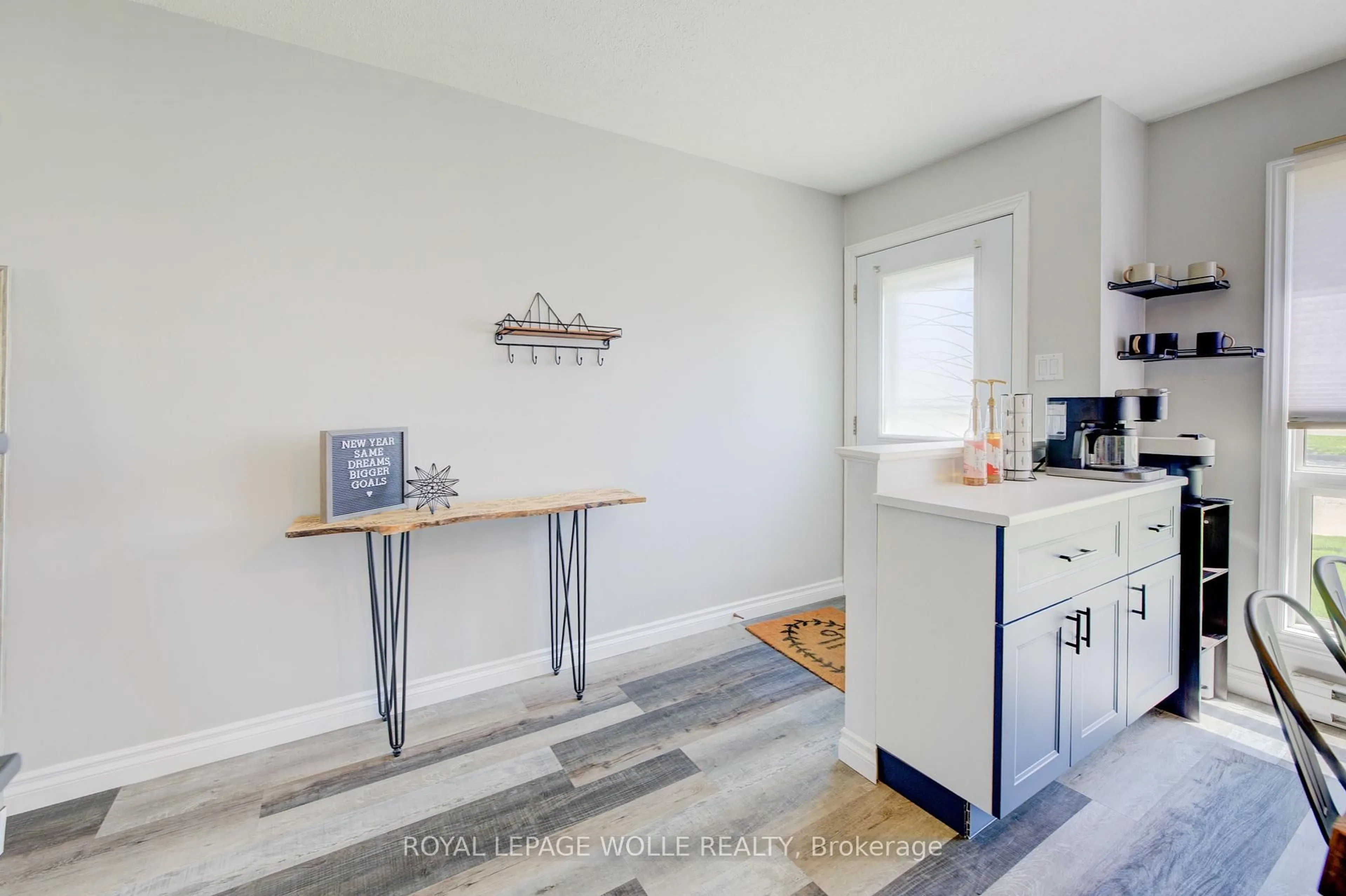 Open concept kitchen, ceramic/tile floor for 879 Parkinson Rd #28, Woodstock Ontario N4S 8S7