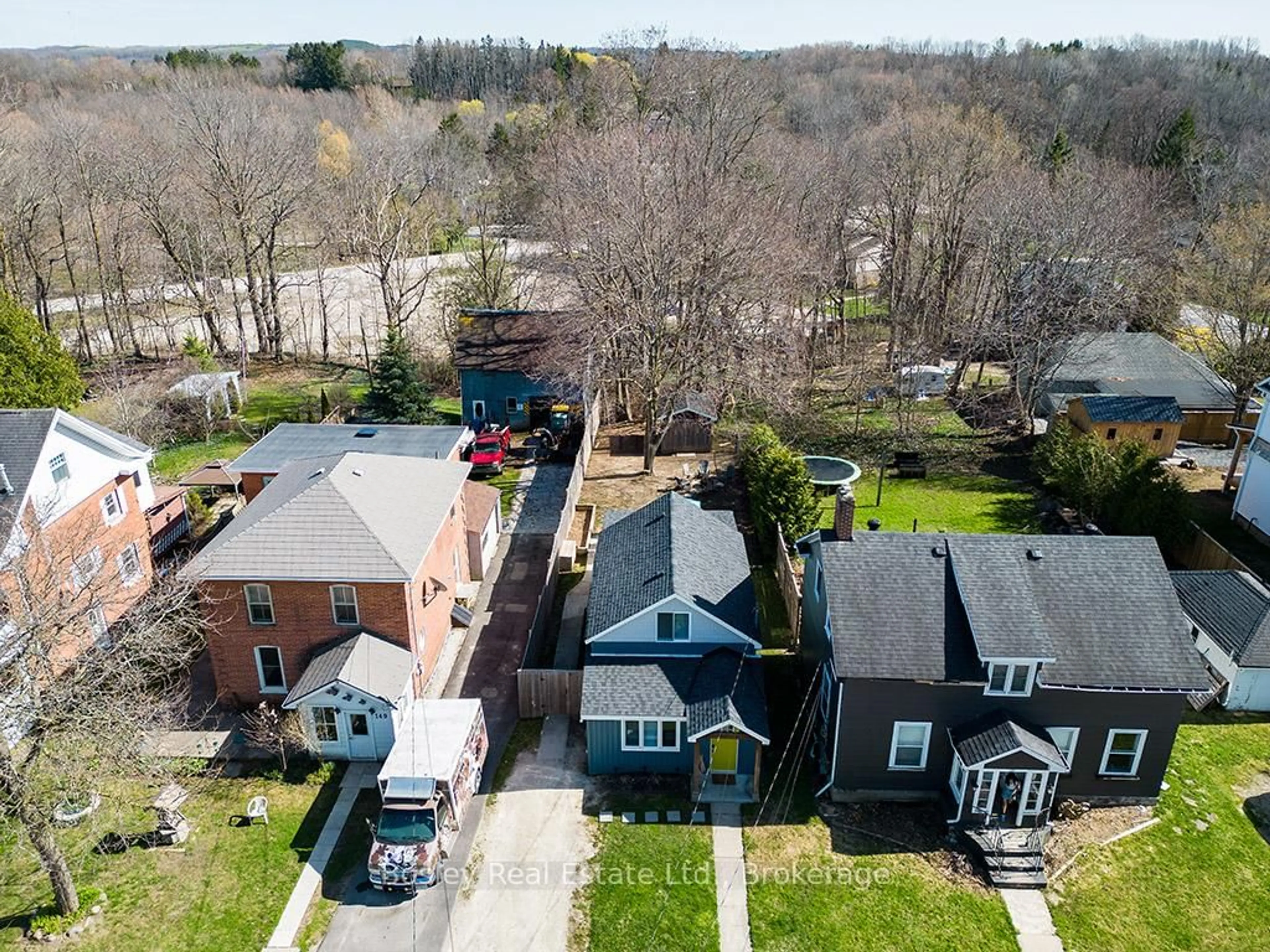 A pic from outside/outdoor area/front of a property/back of a property/a pic from drone, street for 153 Trowbridge St, Meaford Ontario N4L 1G3