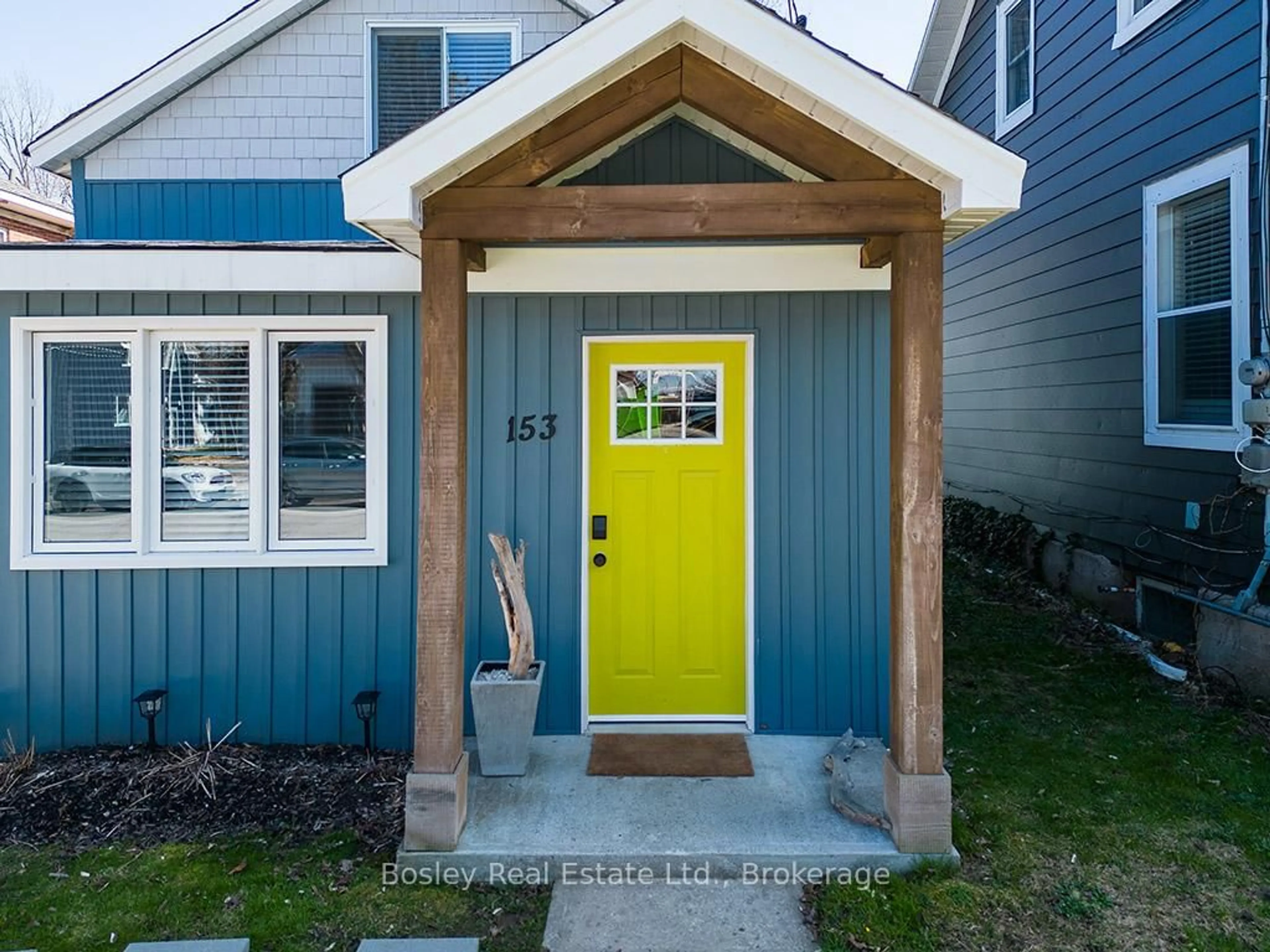 Indoor entryway for 153 Trowbridge St, Meaford Ontario N4L 1G3