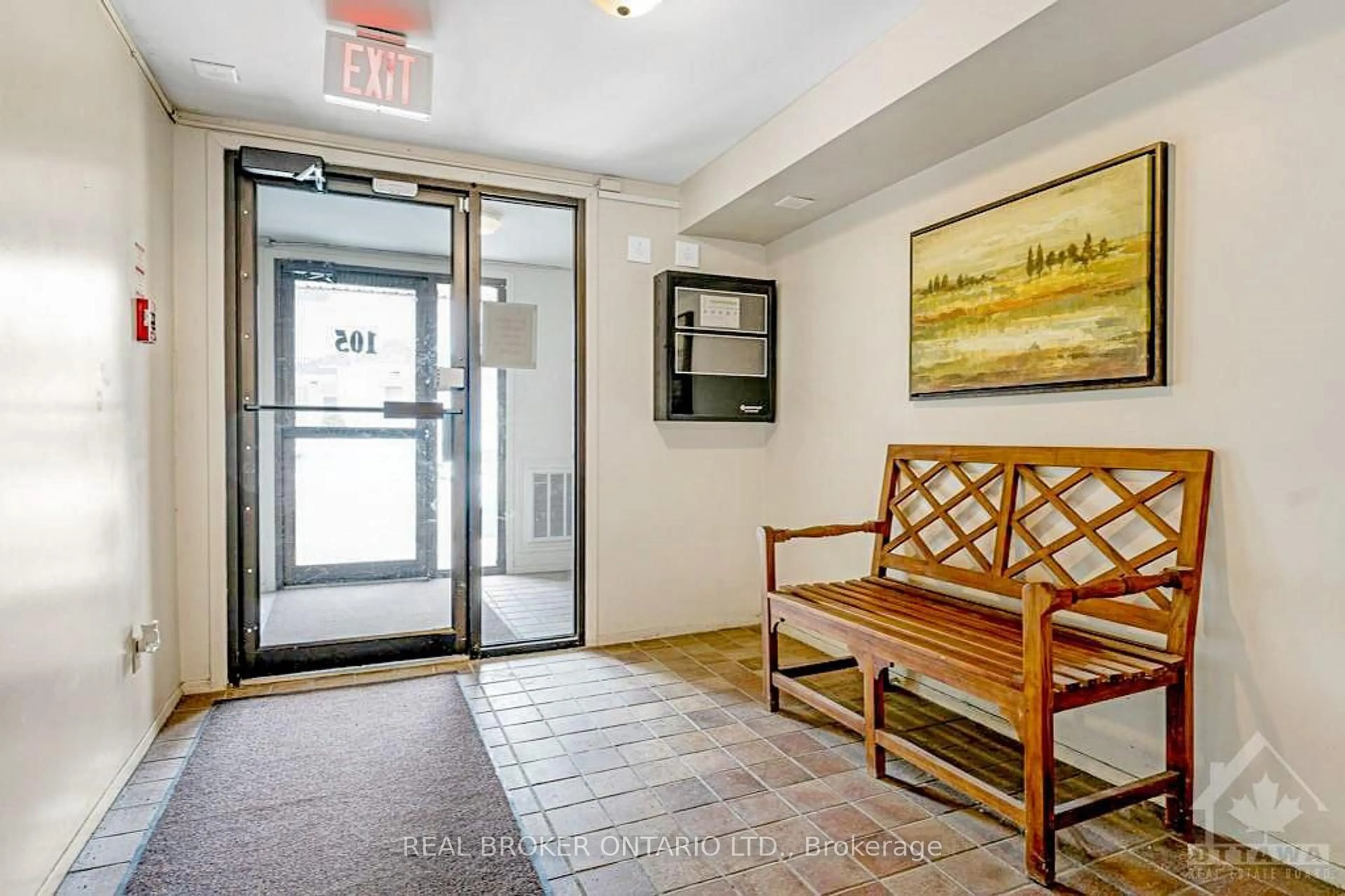 Indoor foyer for 105 Asa St #108, North Grenville Ontario K0G 1J0