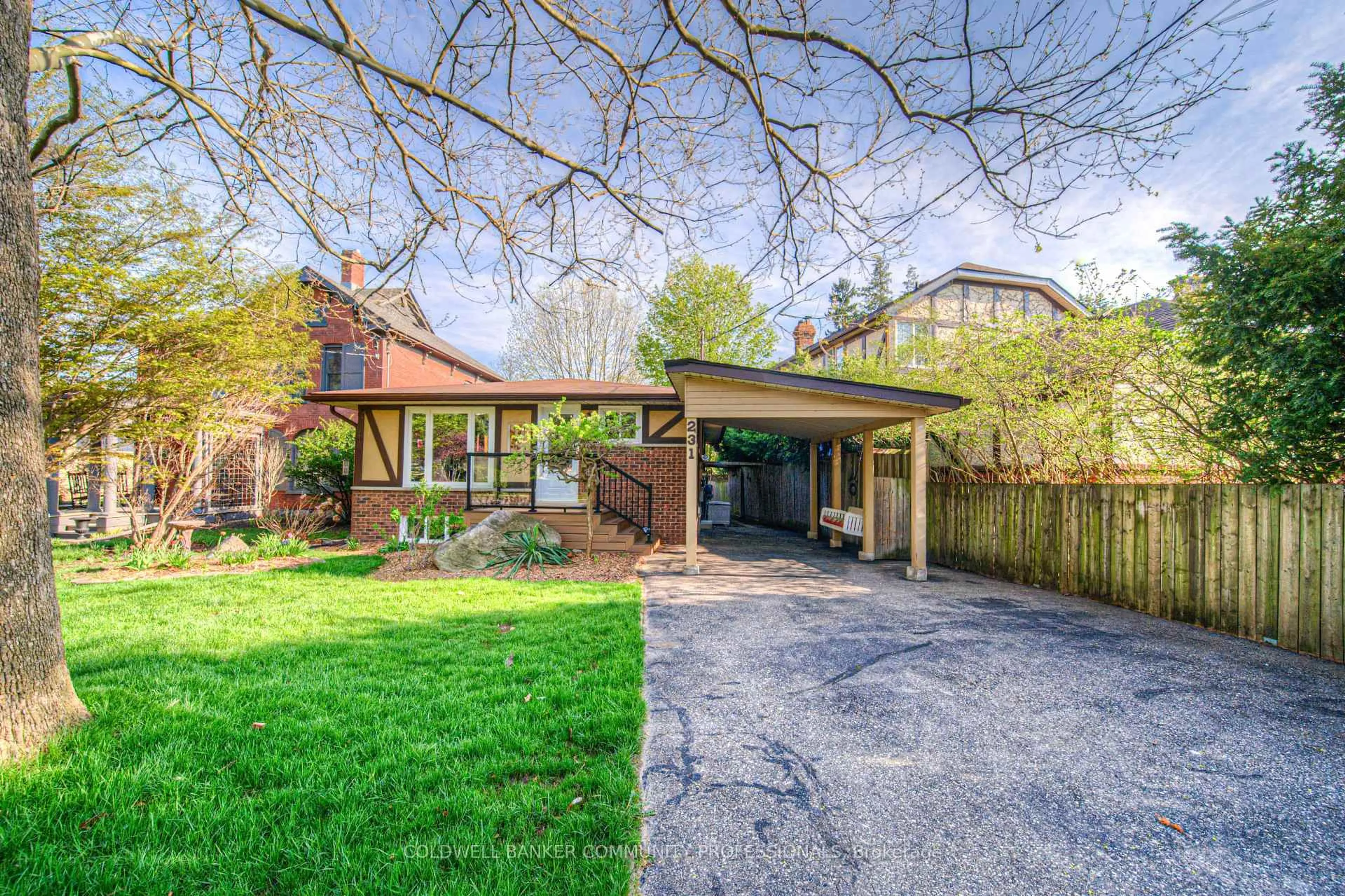 Unknown for 231 Main St, Cambridge Ontario N1R 1X2