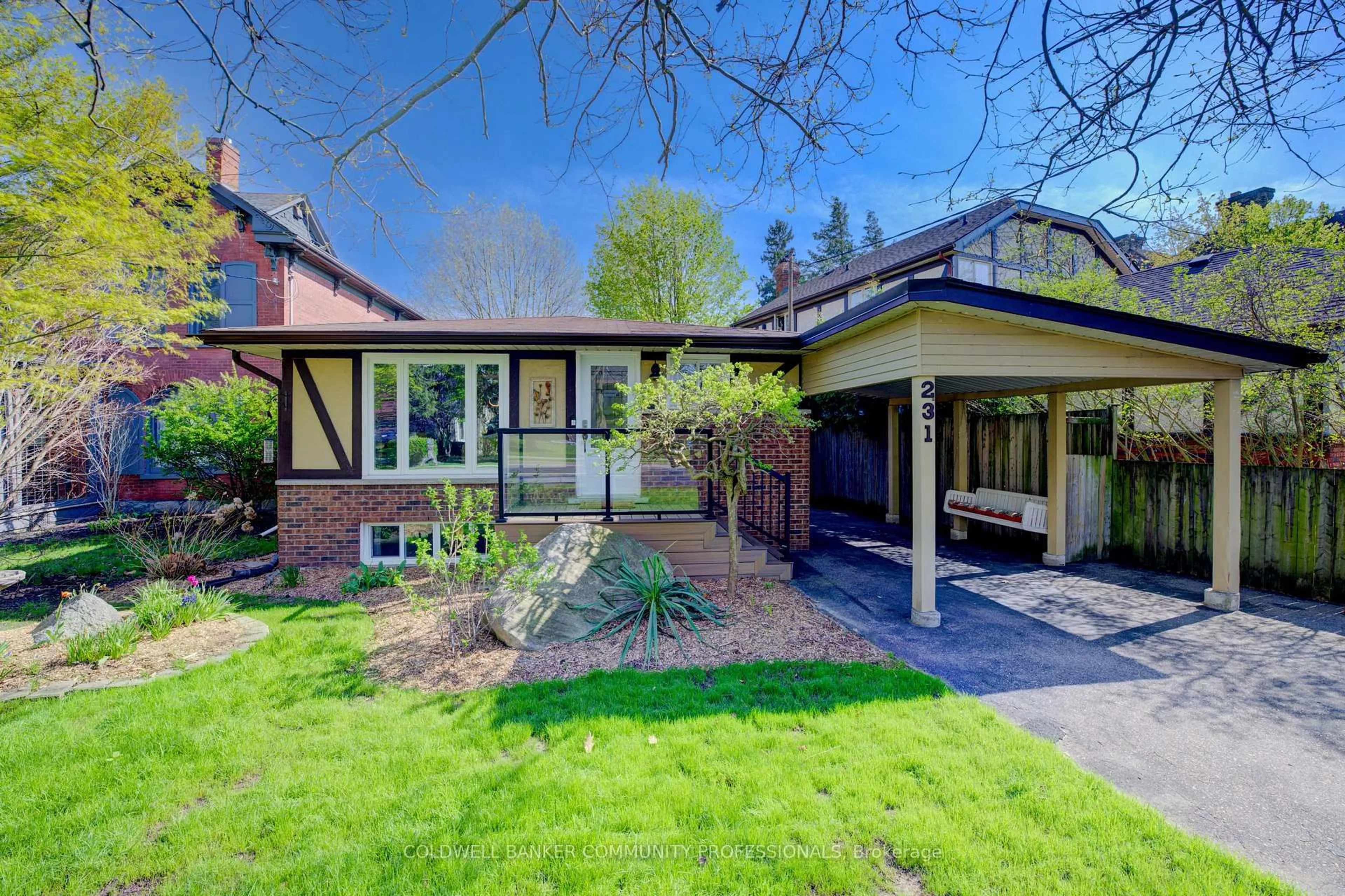 Patio, street for 231 Main St, Cambridge Ontario N1R 1X2