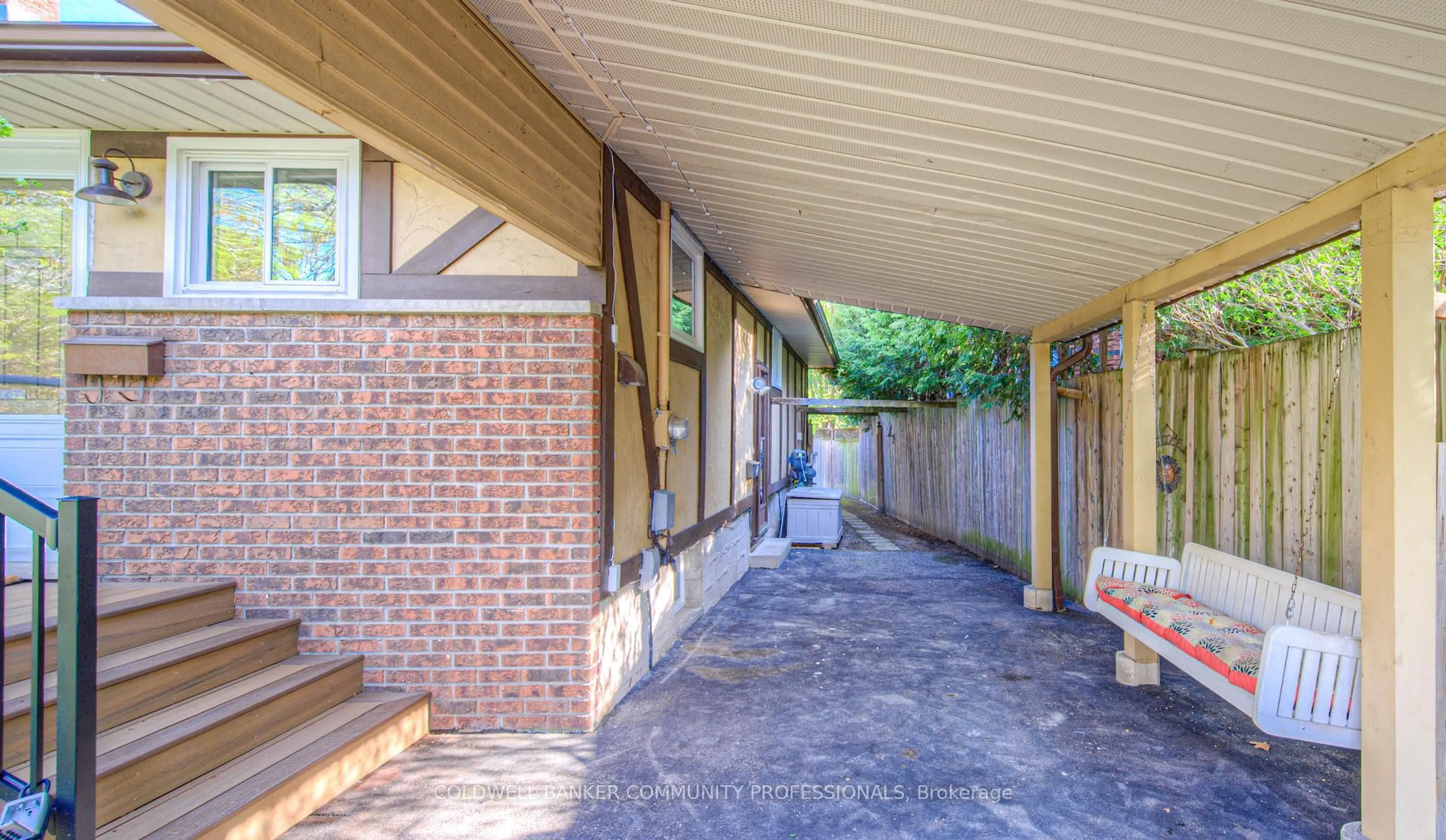 Patio, street for 231 Main St, Cambridge Ontario N1R 1X2