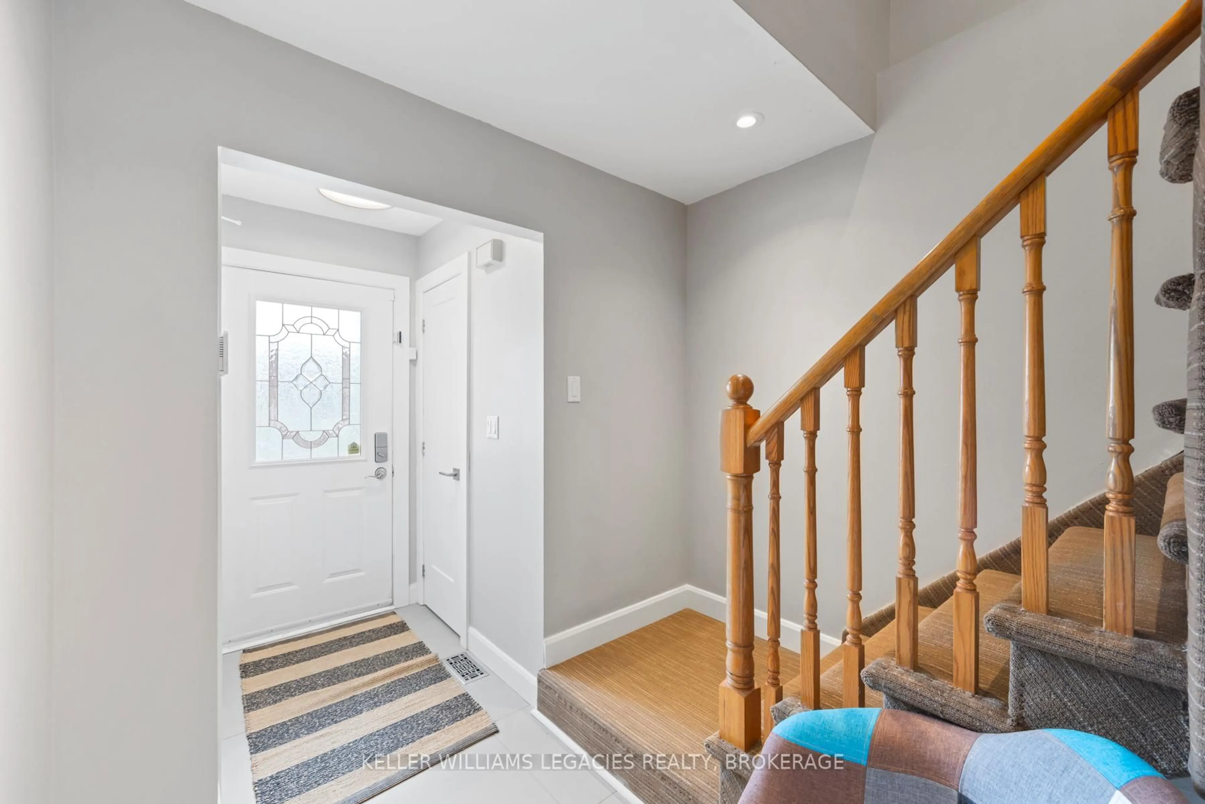 Indoor entryway for 22 Rose Abbey Dr, Kingston Ontario K7K 6W1