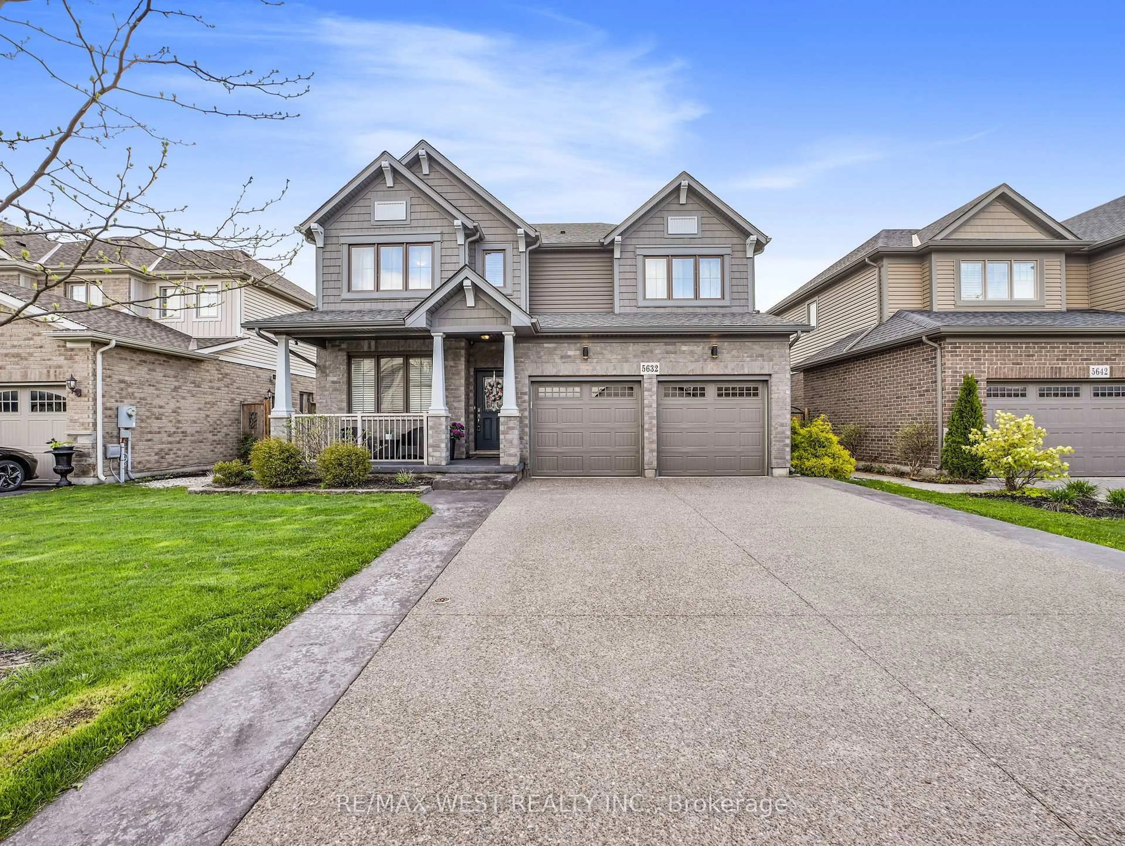 Home with vinyl exterior material, street for 5632 Osprey Ave, Niagara Falls Ontario L2H 0M2