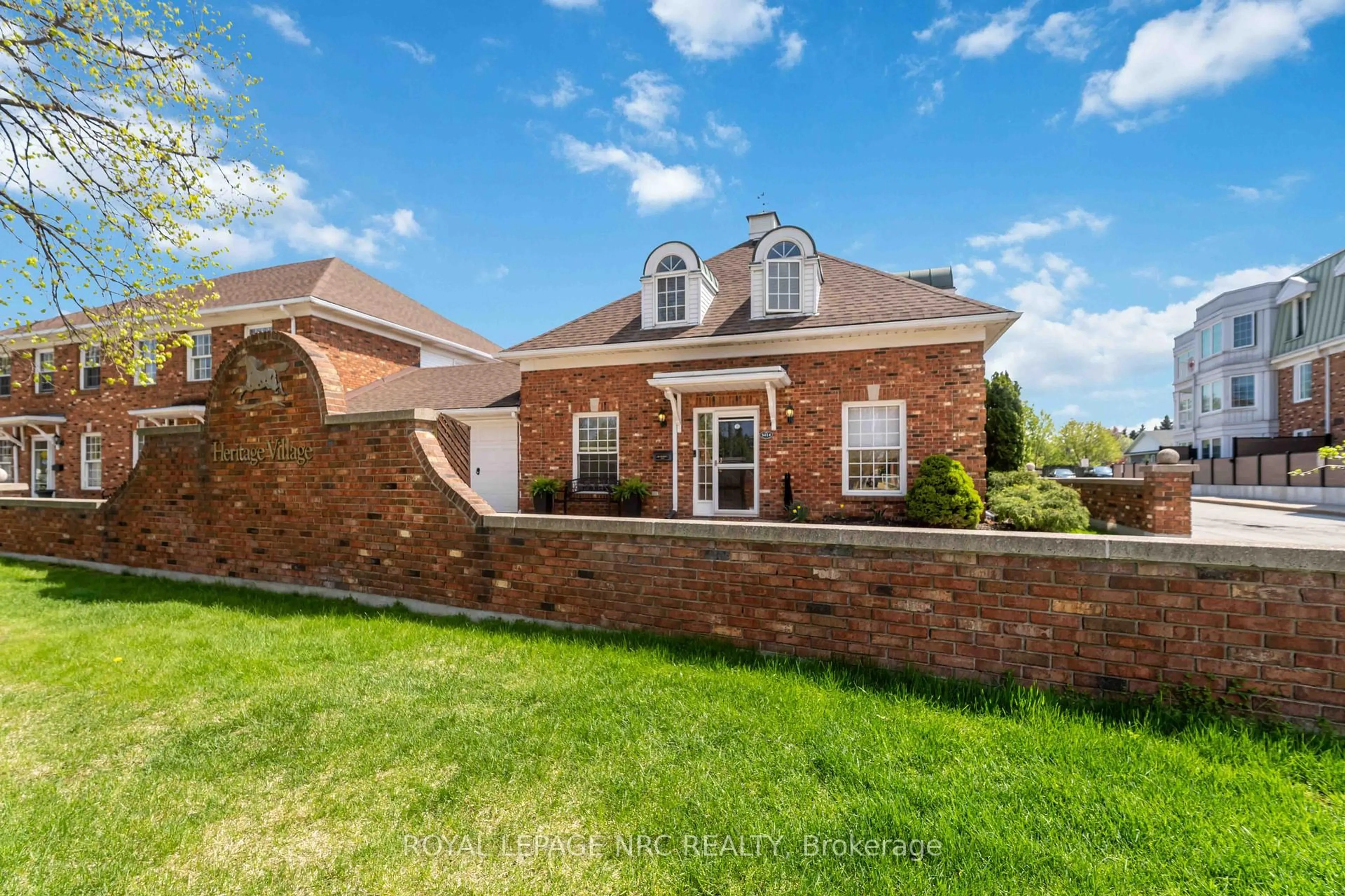Home with brick exterior material, mountain view for 3414 Frederick Ave, Lincoln Ontario L0R 2E0