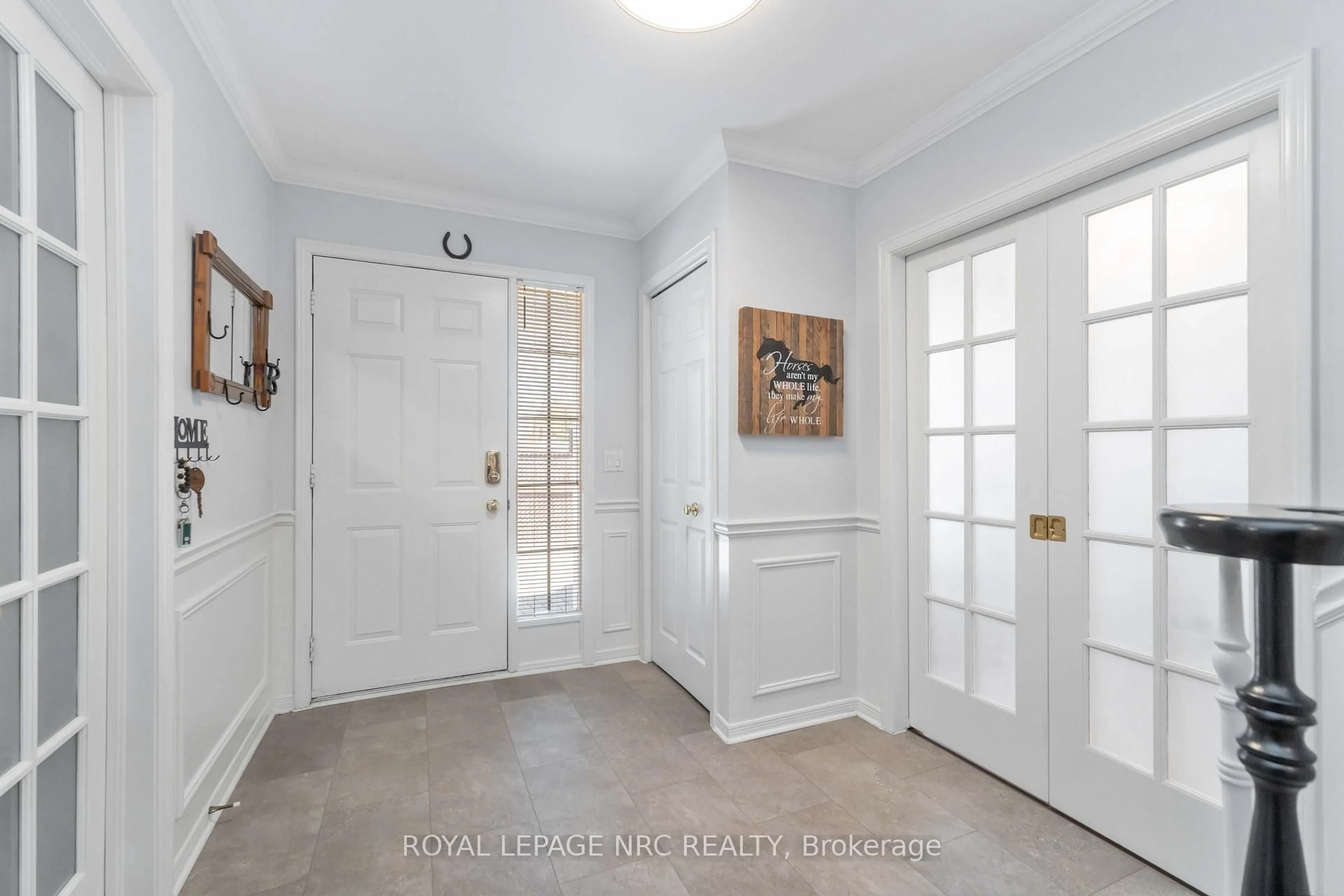 Indoor entryway for 3414 Frederick Ave, Lincoln Ontario L0R 2E0