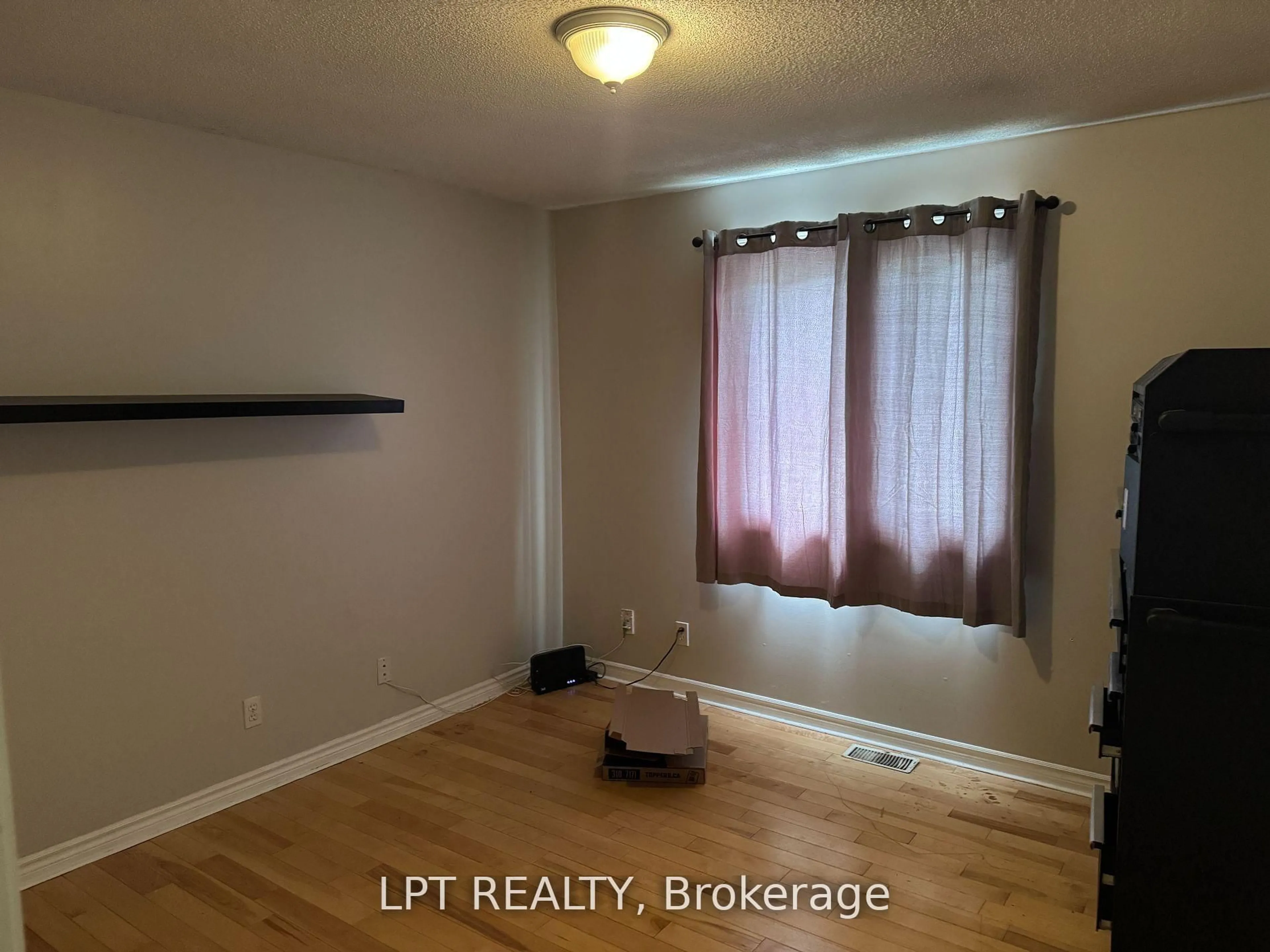 A pic of a room for 685 Roosevelt Dr, Kingston Ontario K7M 8T8