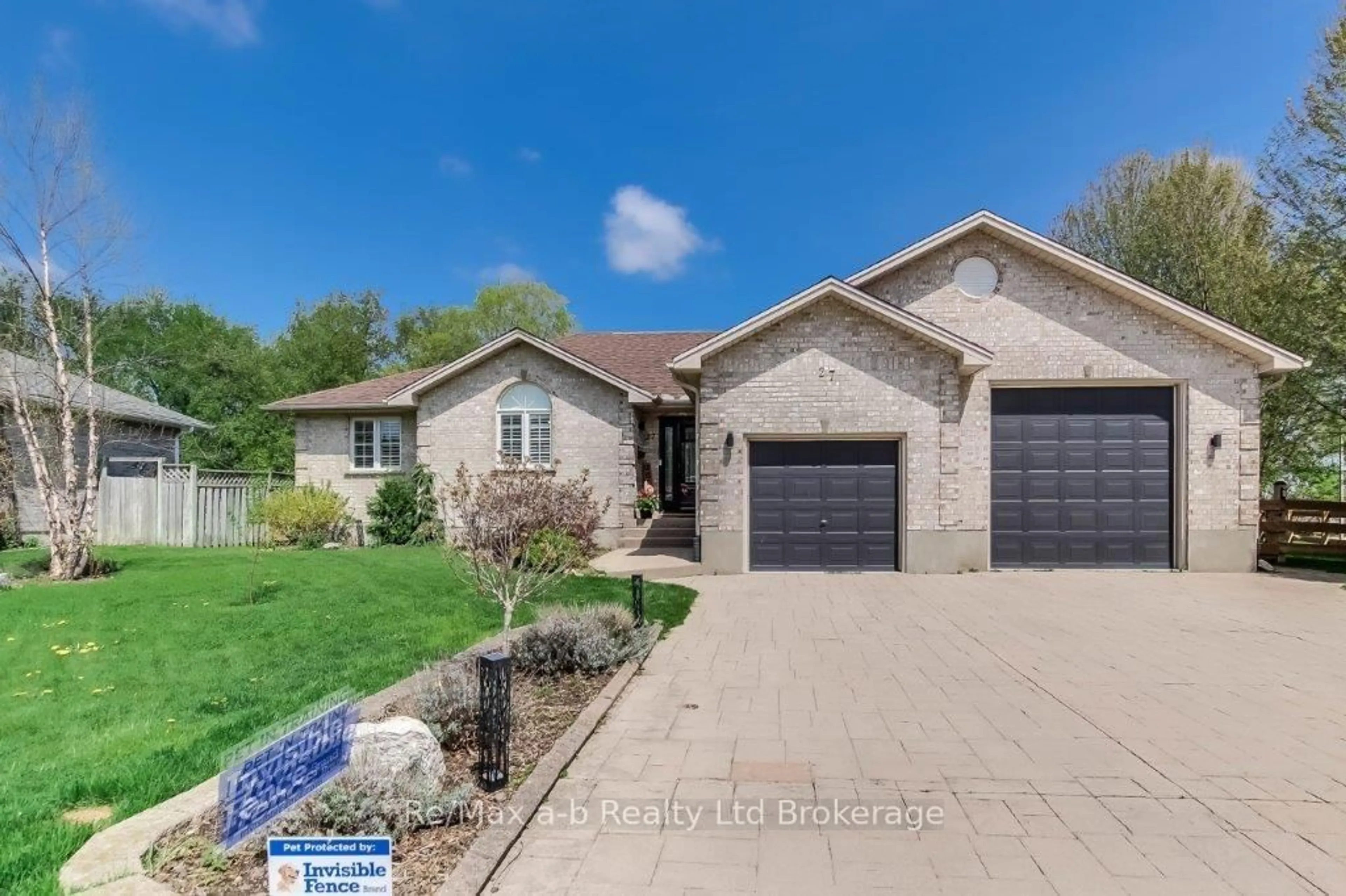 Home with brick exterior material, street for 27 Amber Dr, Thames Centre Ontario N0L 1G1