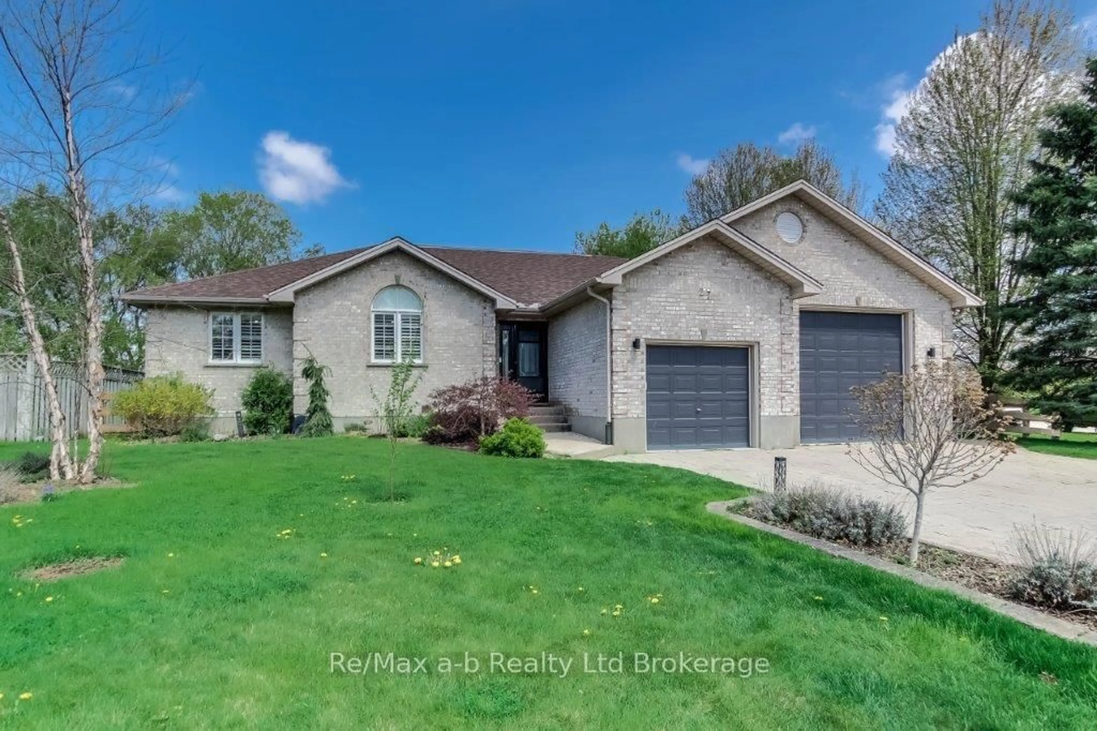 Unknown for 27 Amber Dr, Thames Centre Ontario N0L 1G1