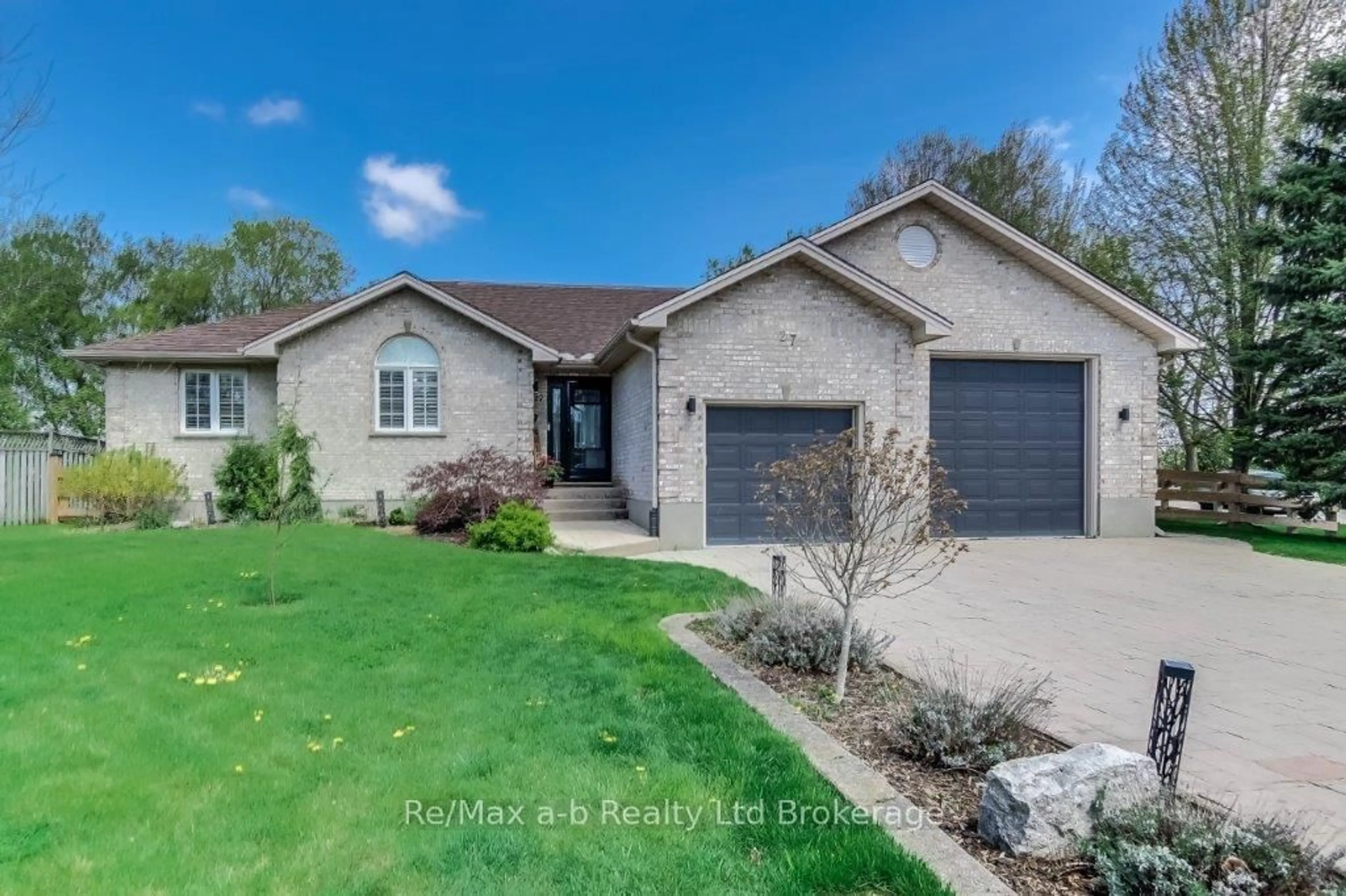 Home with brick exterior material, street for 27 Amber Dr, Thames Centre Ontario N0L 1G1