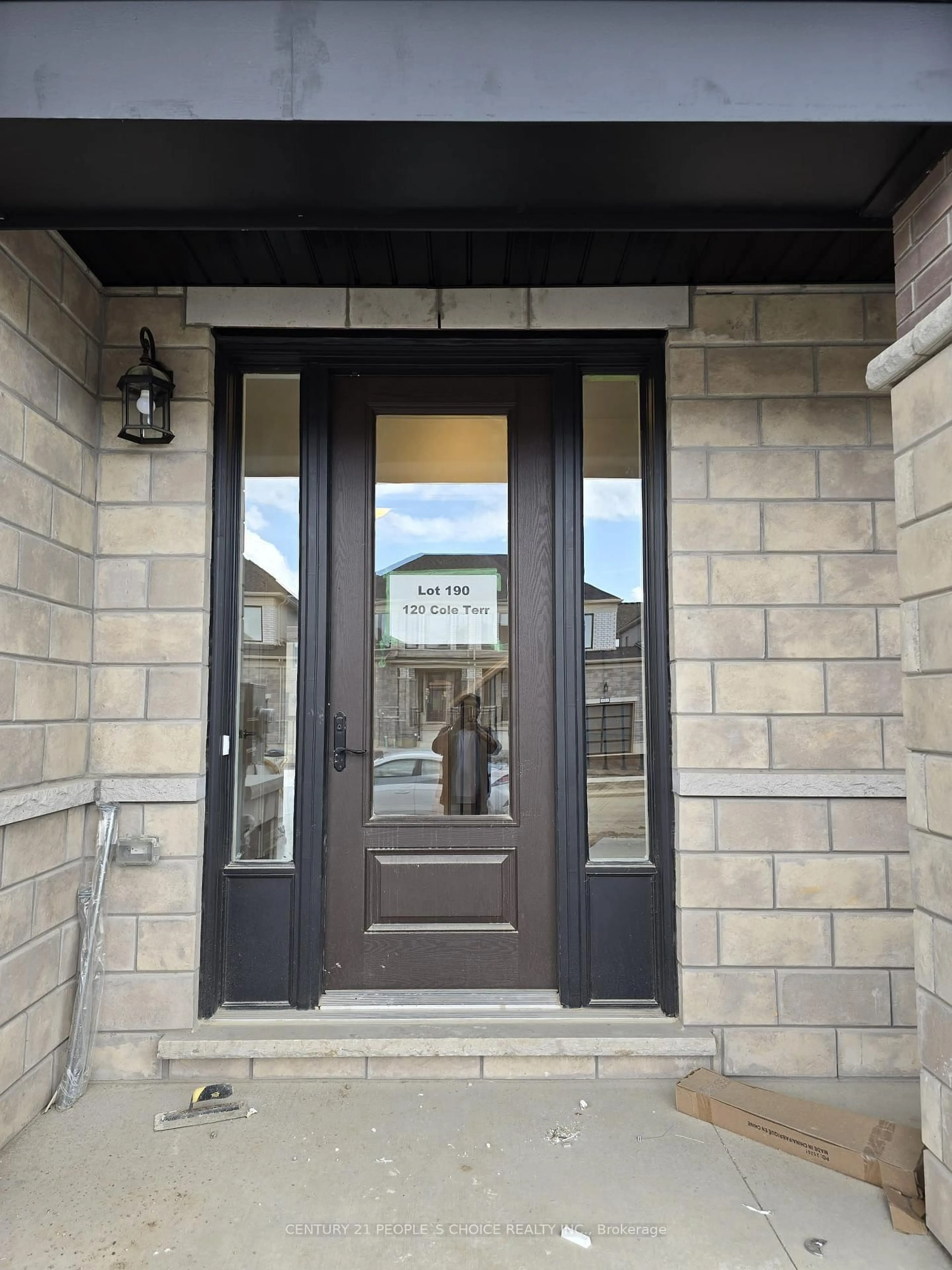 Indoor entryway for 120 Cole Terr, Woodstock Ontario N4T 0P5