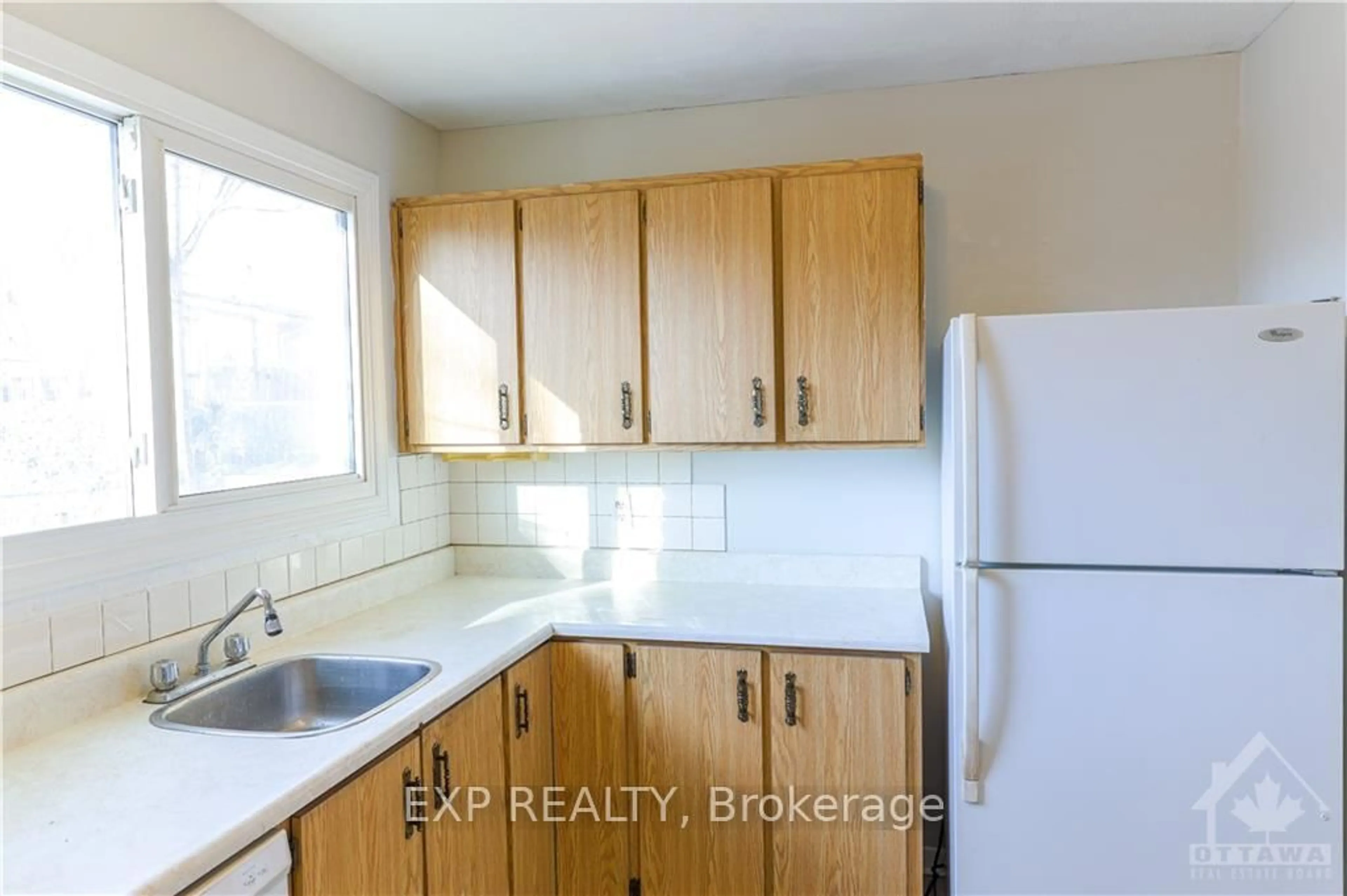 Standard kitchen, unknown for 24B Aldercrest Dr, Ottawa Ontario K2G 1P7