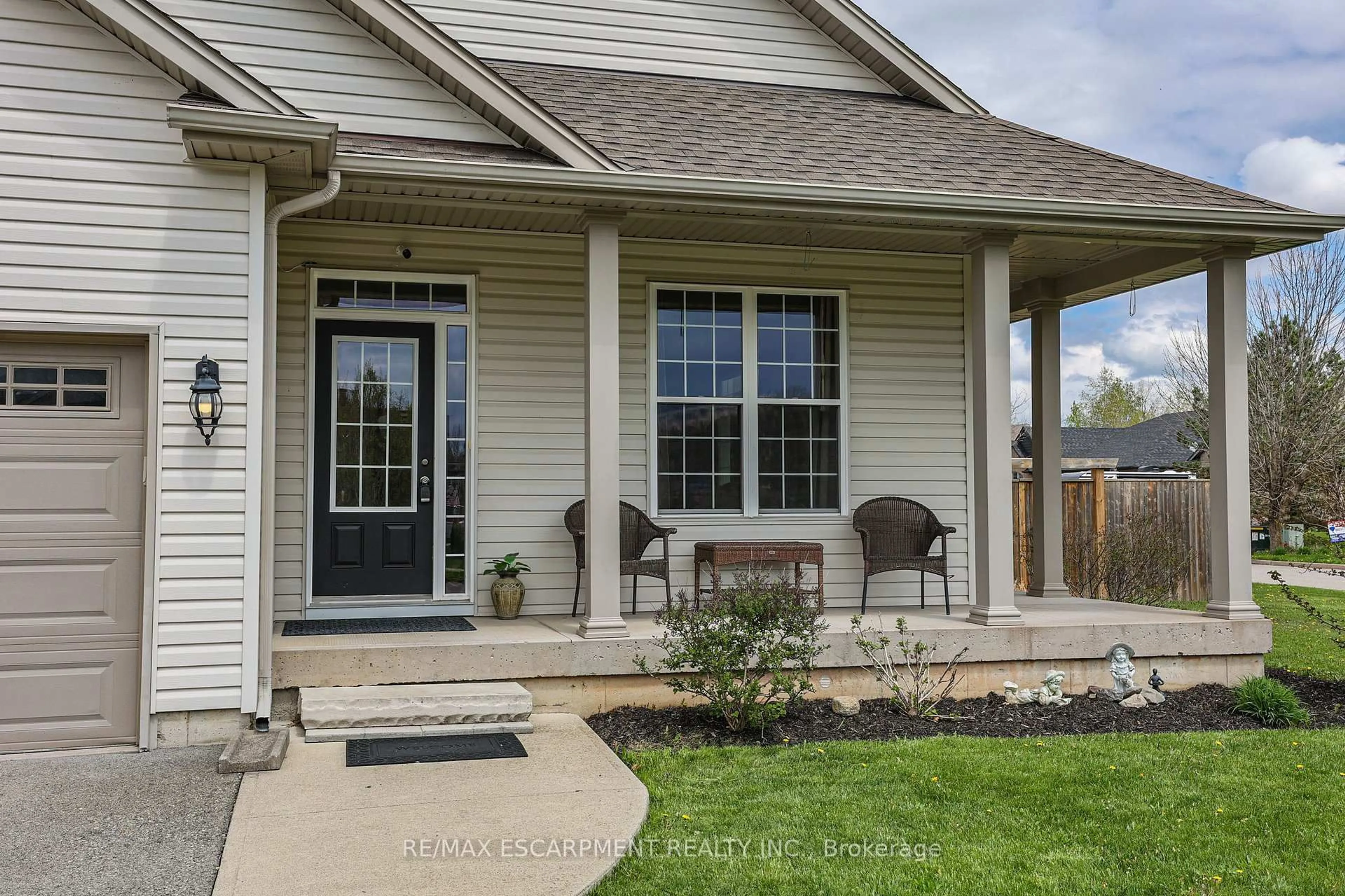 Home with vinyl exterior material, street for 3238 Charleston Dr, Fort Erie Ontario L0S 1N0