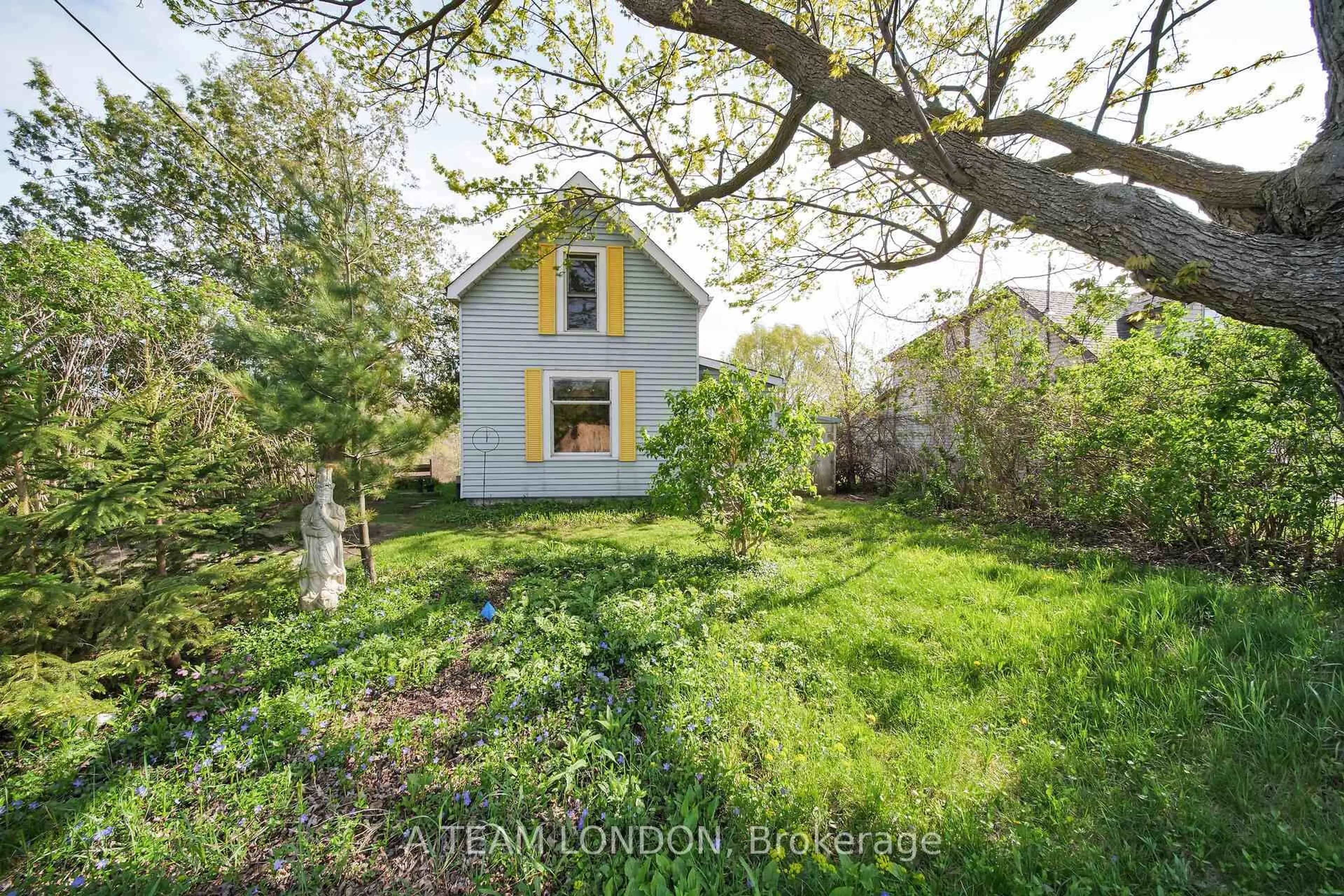 A pic from outside/outdoor area/front of a property/back of a property/a pic from drone, street for 19 Norlan Ave, London East Ontario N5W 5N9