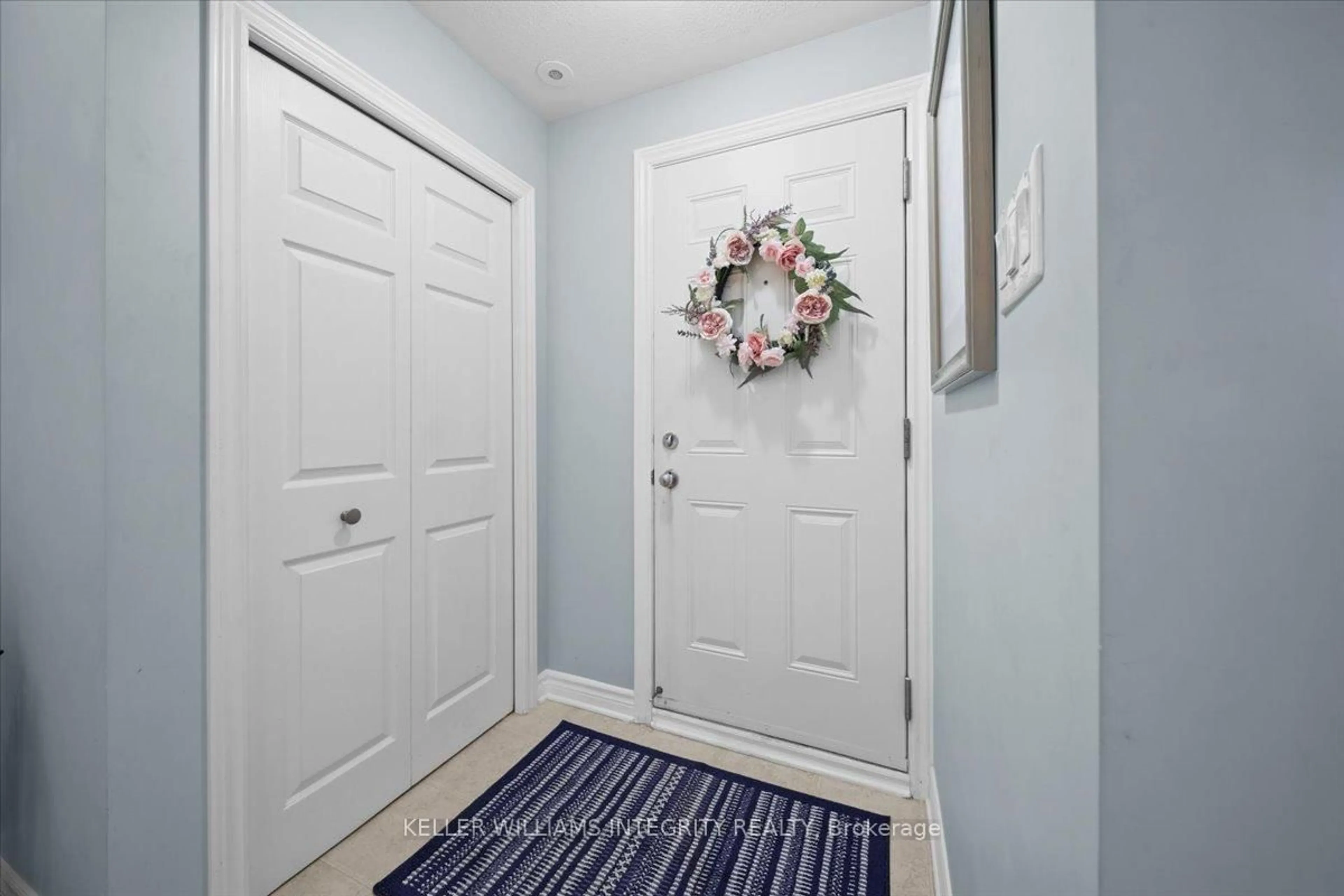 Indoor entryway for 1105 Stittsville Main St #A, Ottawa Ontario K2S 0C6