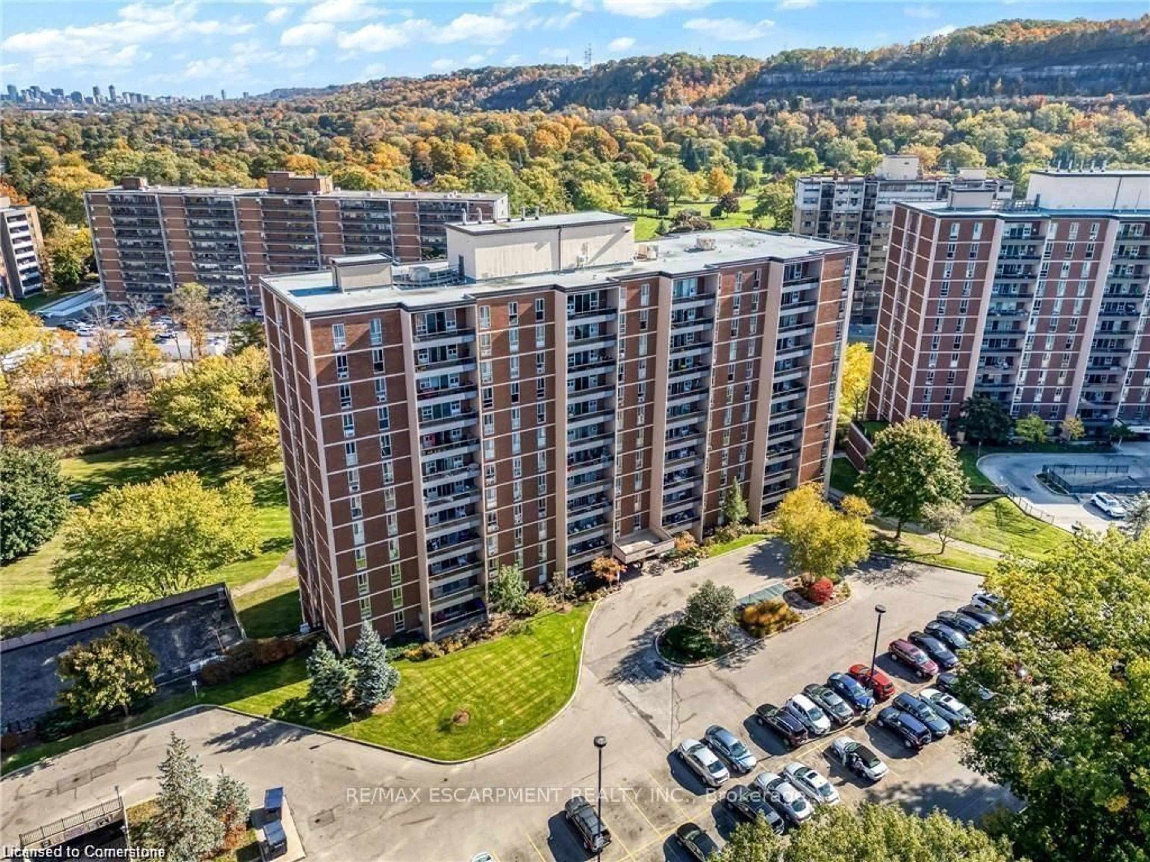 A pic from outside/outdoor area/front of a property/back of a property/a pic from drone, unknown for 1966 Main St #1106, Hamilton Ontario L8S 1J6
